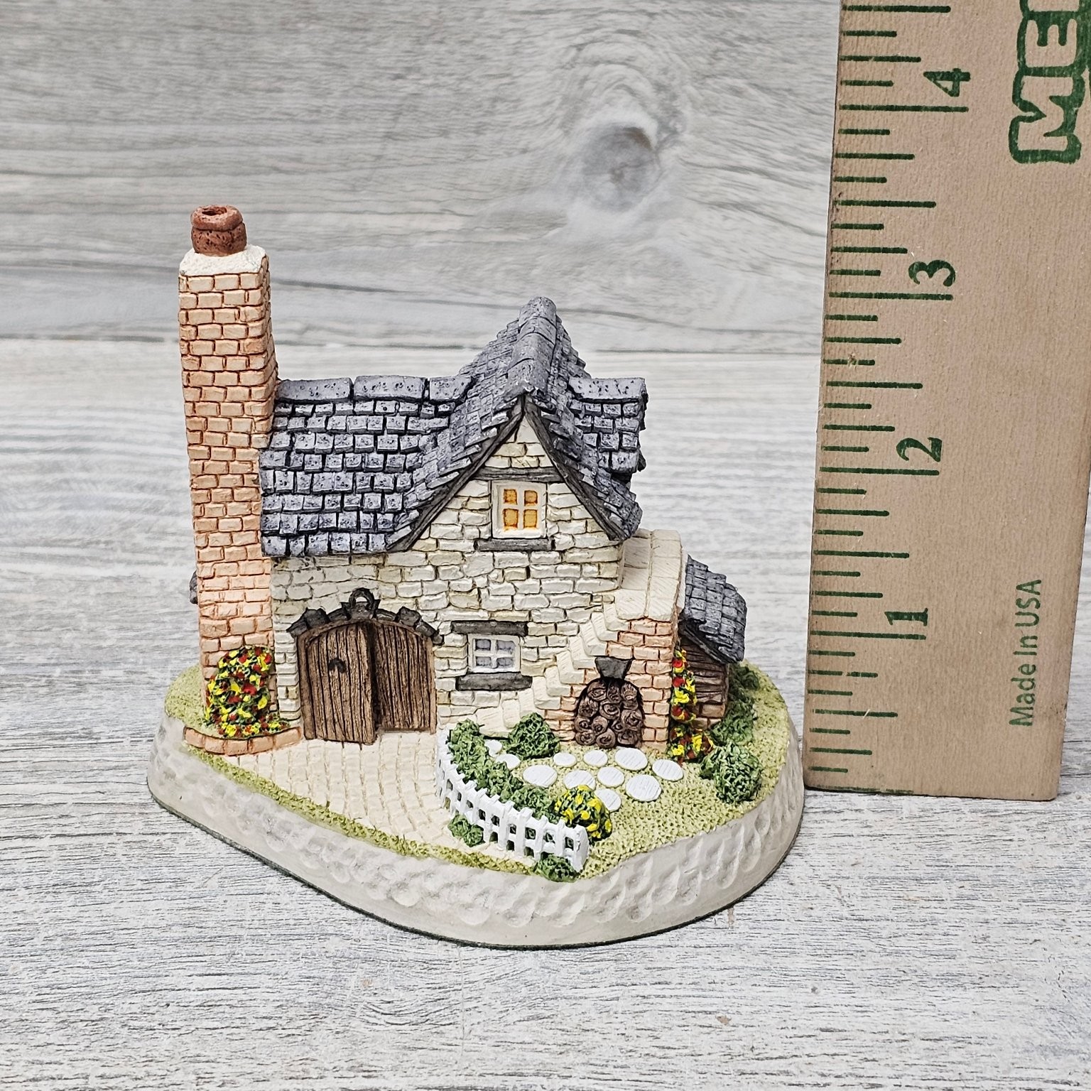 David Winter The Smithy Cottage Village Hand Painted 1993 3.5 Inch