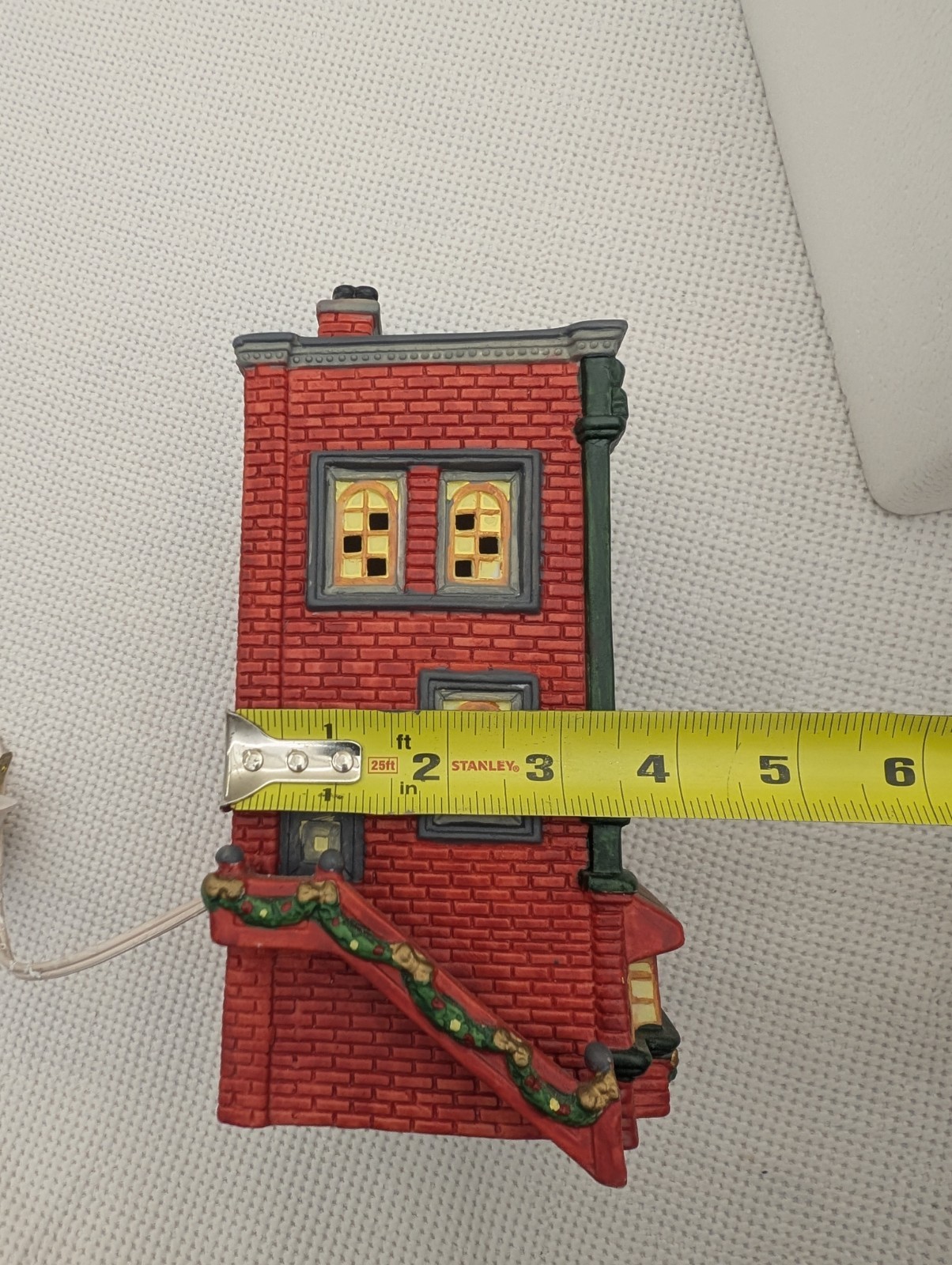 Dickens Keepsake Porcelain Lighted House Santa’s Christmas Shoppe
