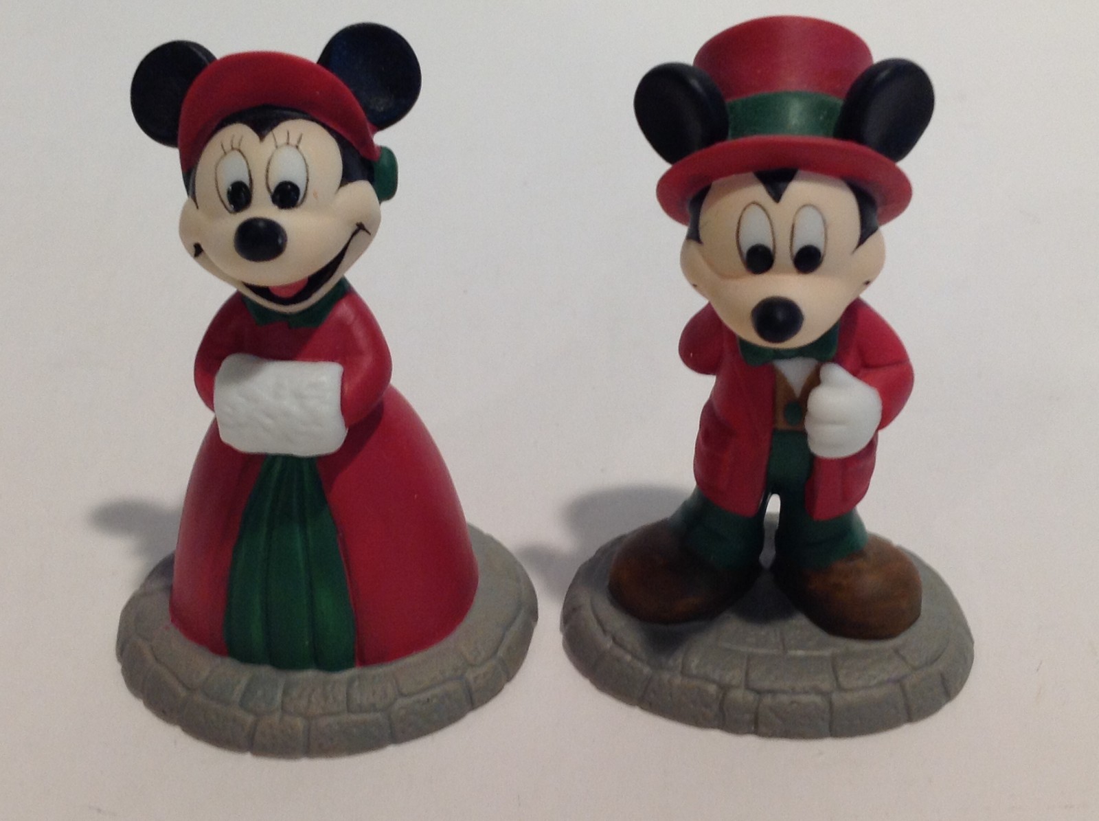 Dept 56 Disney Parks Heritage Village Mickey & Minnie, Balloon Seller, Family