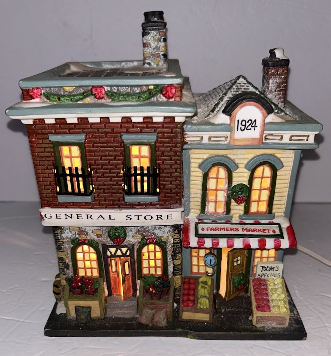 St. Nicholas Square Village Vintage 2000 General Store Farmers Market Lighted