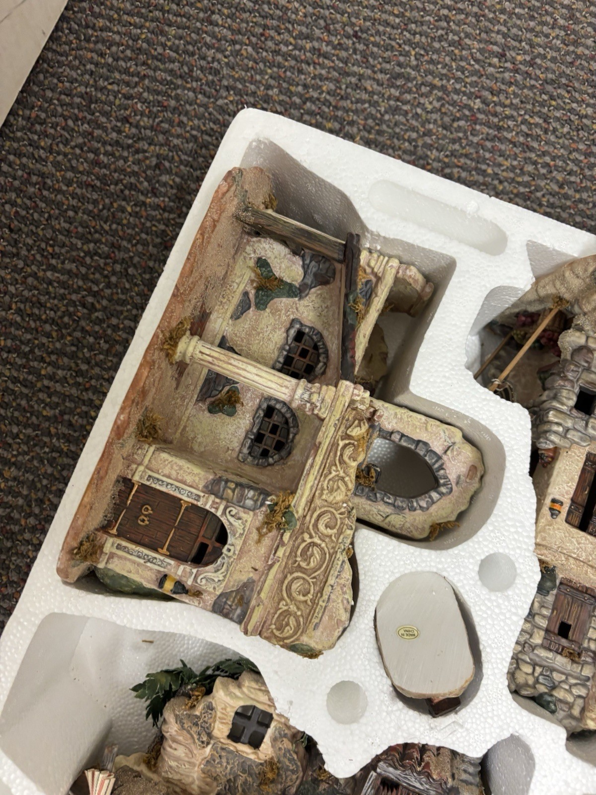 Grandeur Noel 44 Piece Bethlehem Village Nativity Collector’s Edition 2002