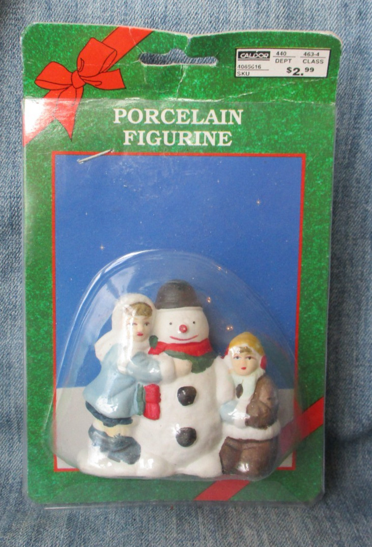 GIRLS W/ SNOWMAN Vintage CALDOR Christmas Village PORCELAIN Figure Brand New