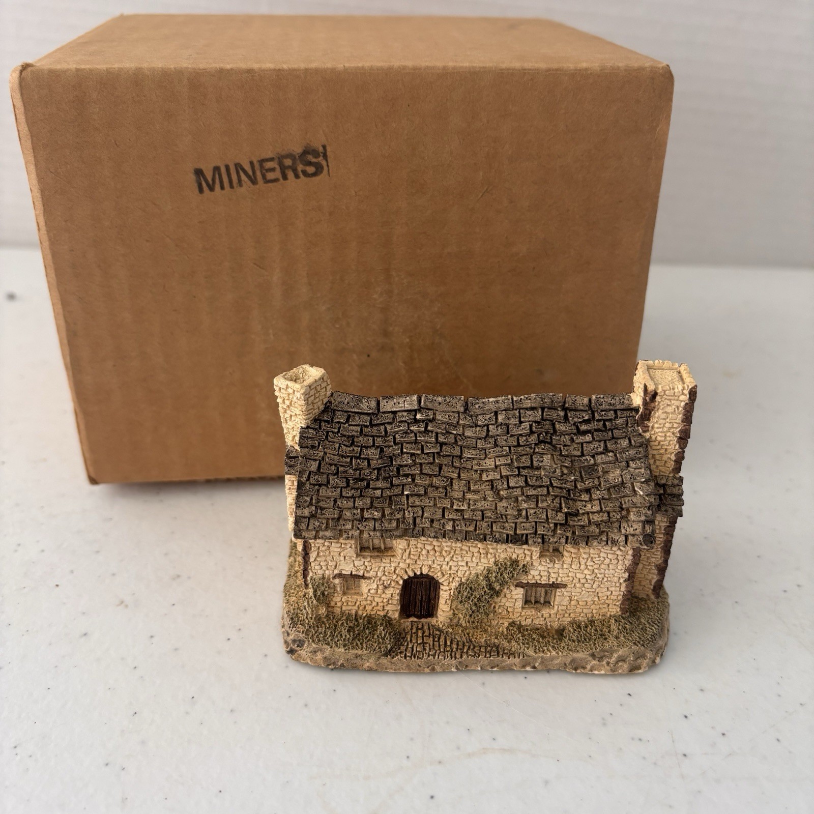 David Winter Cottages – MINERS COTTAGE – 1982 – Hand Painted Vintage No COA