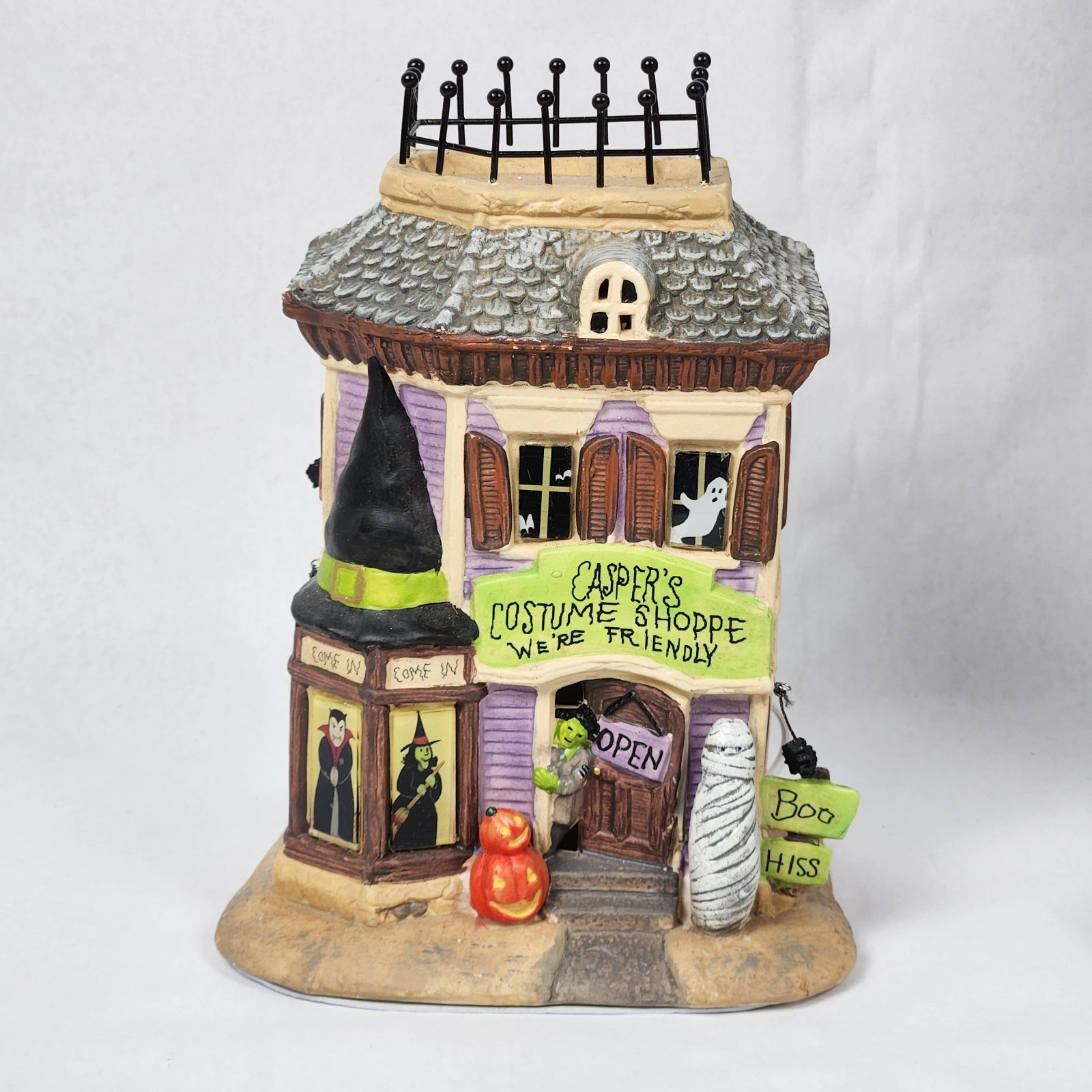 Holiday Inspirations Casper’s Costume Shoppe Lighted House Susan Winget 2013