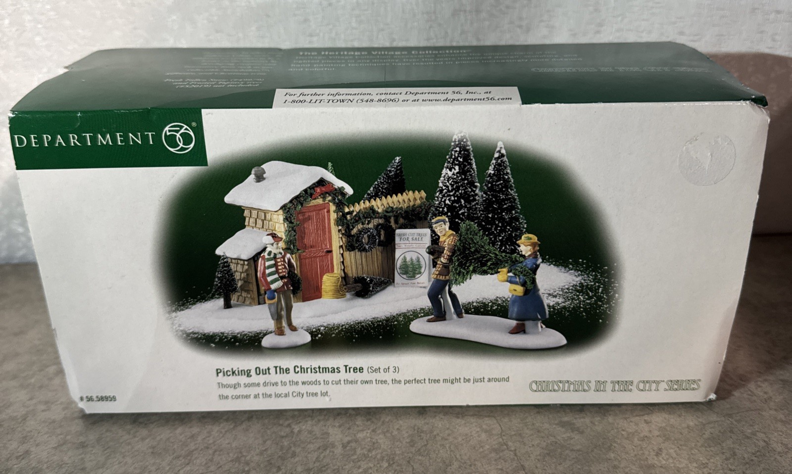 Department 56 Christmas In The City Picking Out The Christmas Tree Set of 3 CH2
