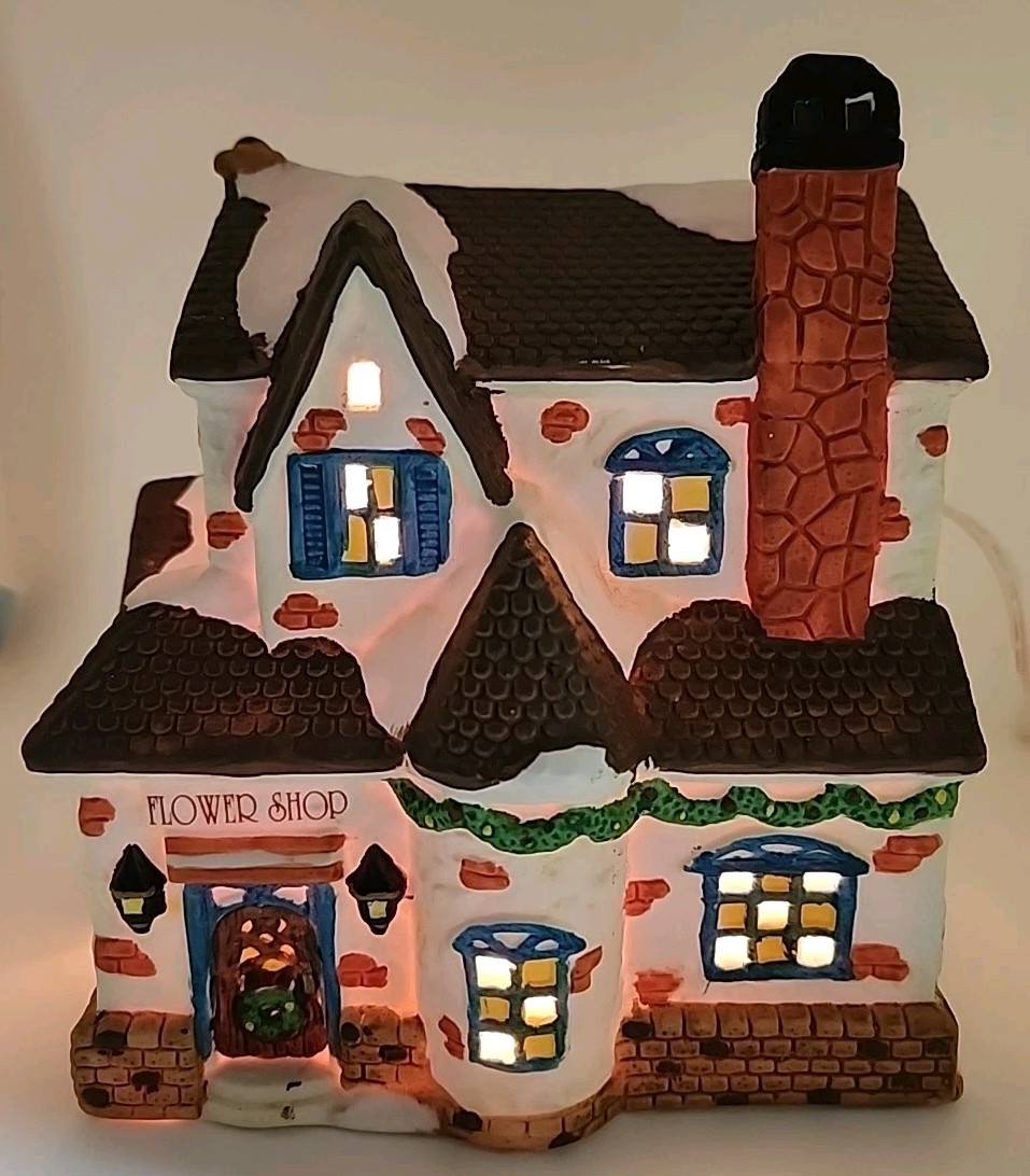 Dicken’s Collectable 1998 Porcelain Lighted House “Flower Shop”Christmas Village
