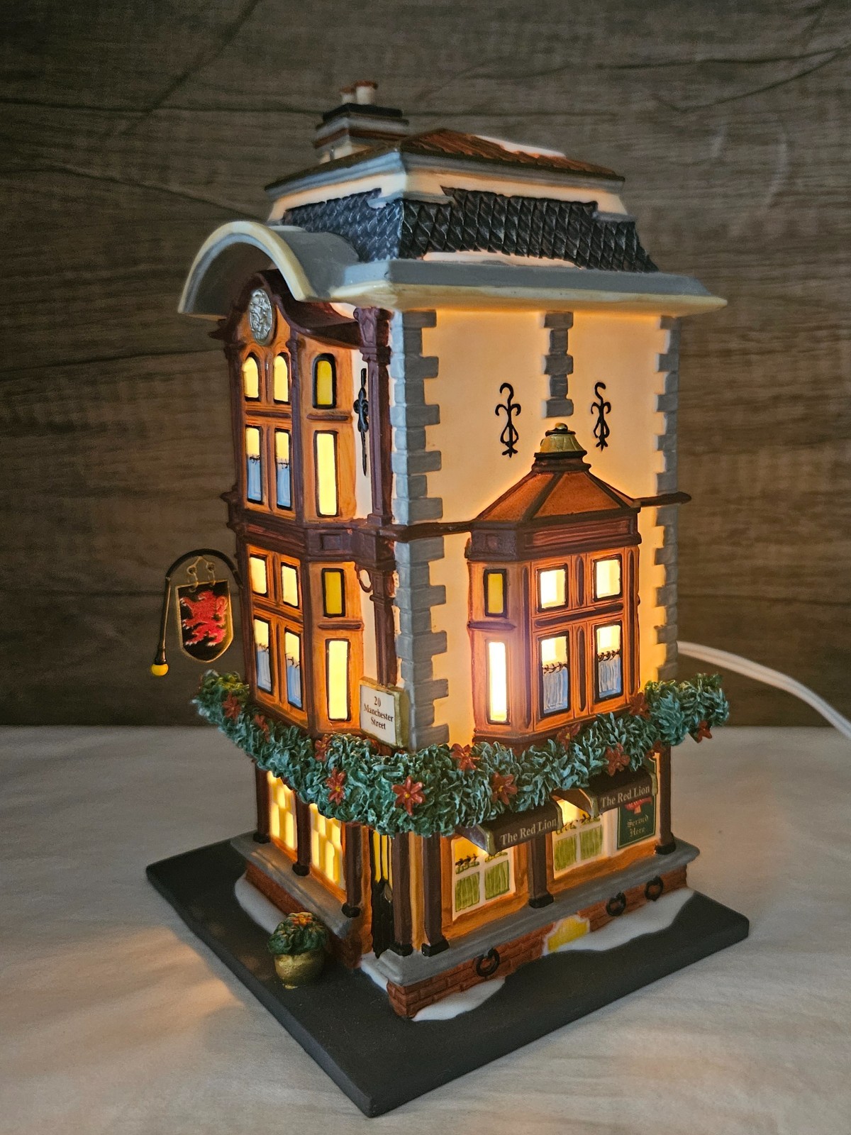 Dept 56 Dickens’ Village “The Red Lion Pub” Anniversary Special Edition~no pin