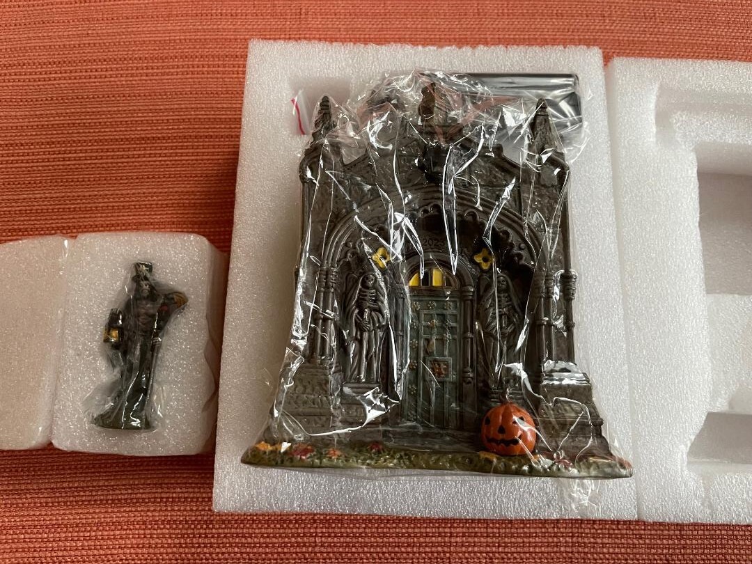 Dept 56 Halloween Rest in Peace 2023 sold w/ Madame Laveau NIB Lit Ceramic Crypt