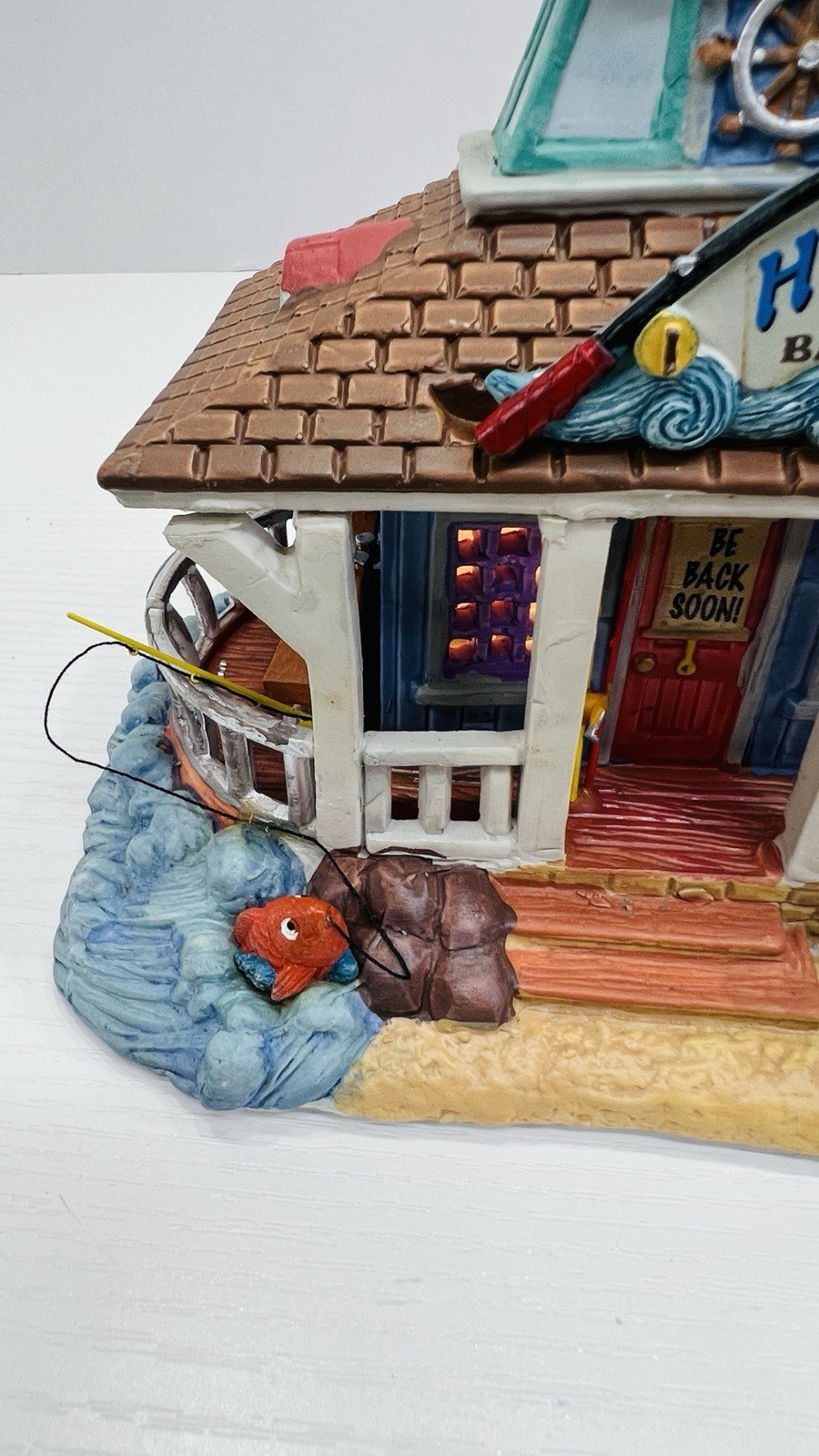 Lemax Plymouth Corners “ High Seas Bait & Tackle Shop” 25361 RARE & NEW !