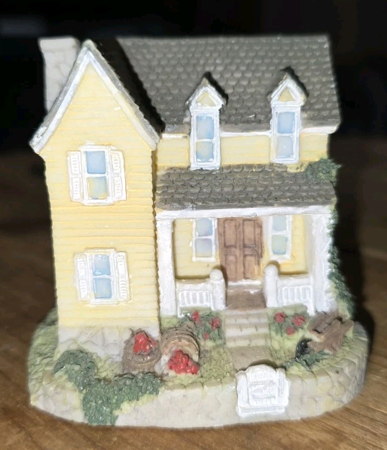 CollectionOf 18InternationalResourcingServicesTinyHousesAll ListedInDescription