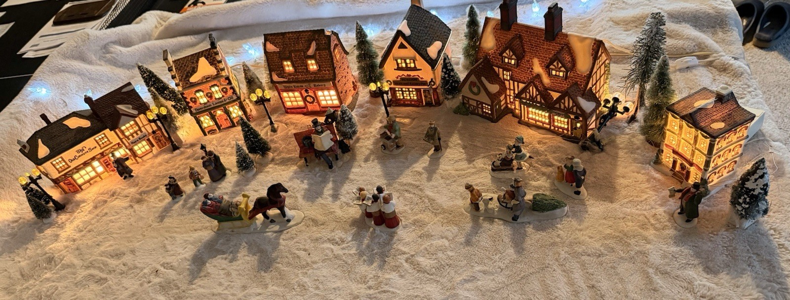 dickens village department 56, Old Curiosity Shop, Large Lot, EUC