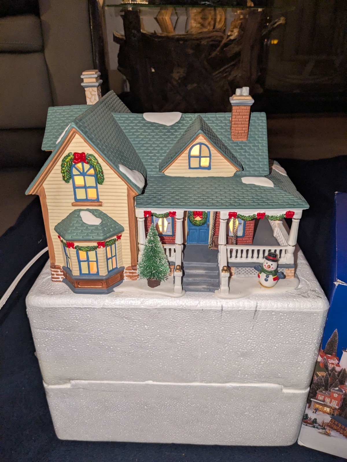 Heartland Valley Village House Deluxe Porcelain Lighted House Christmas 2005
