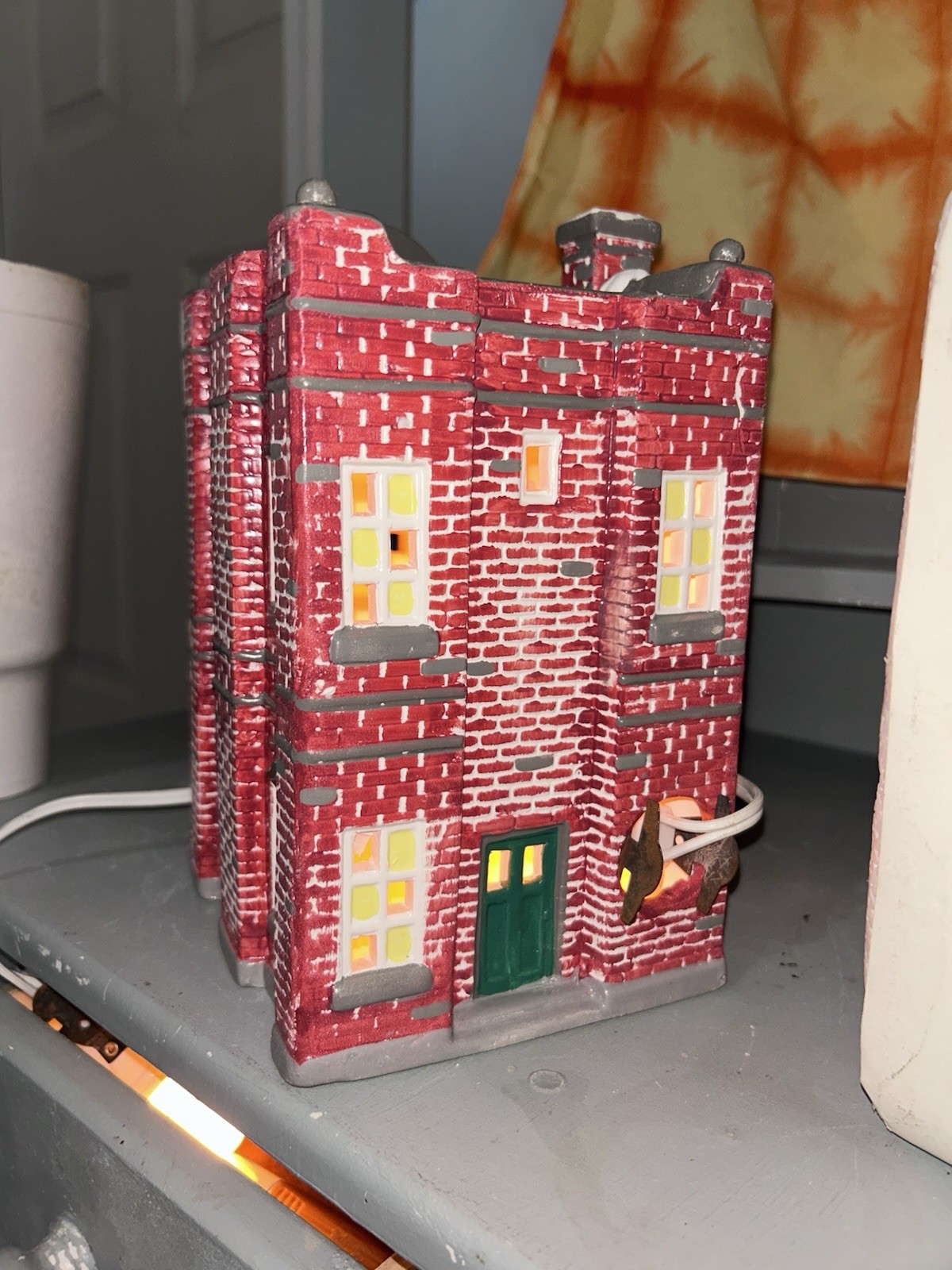 Department 56 Snow Village Antique Shop Illuminated Hand Painted Ceramic w/ Box