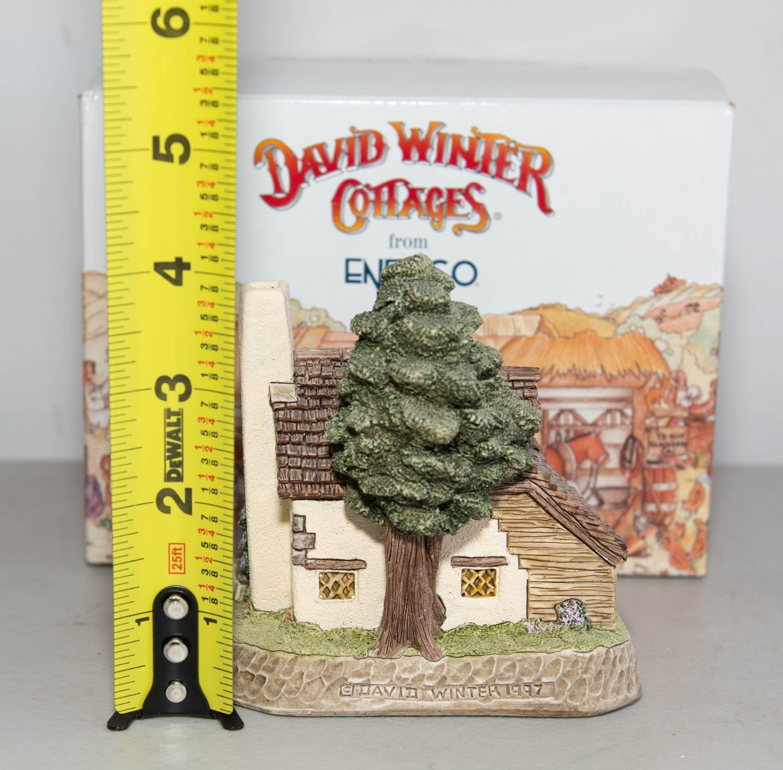 David Winter Mistletoe Cottage Christmas Village House 4.5 in.Collectible Signed