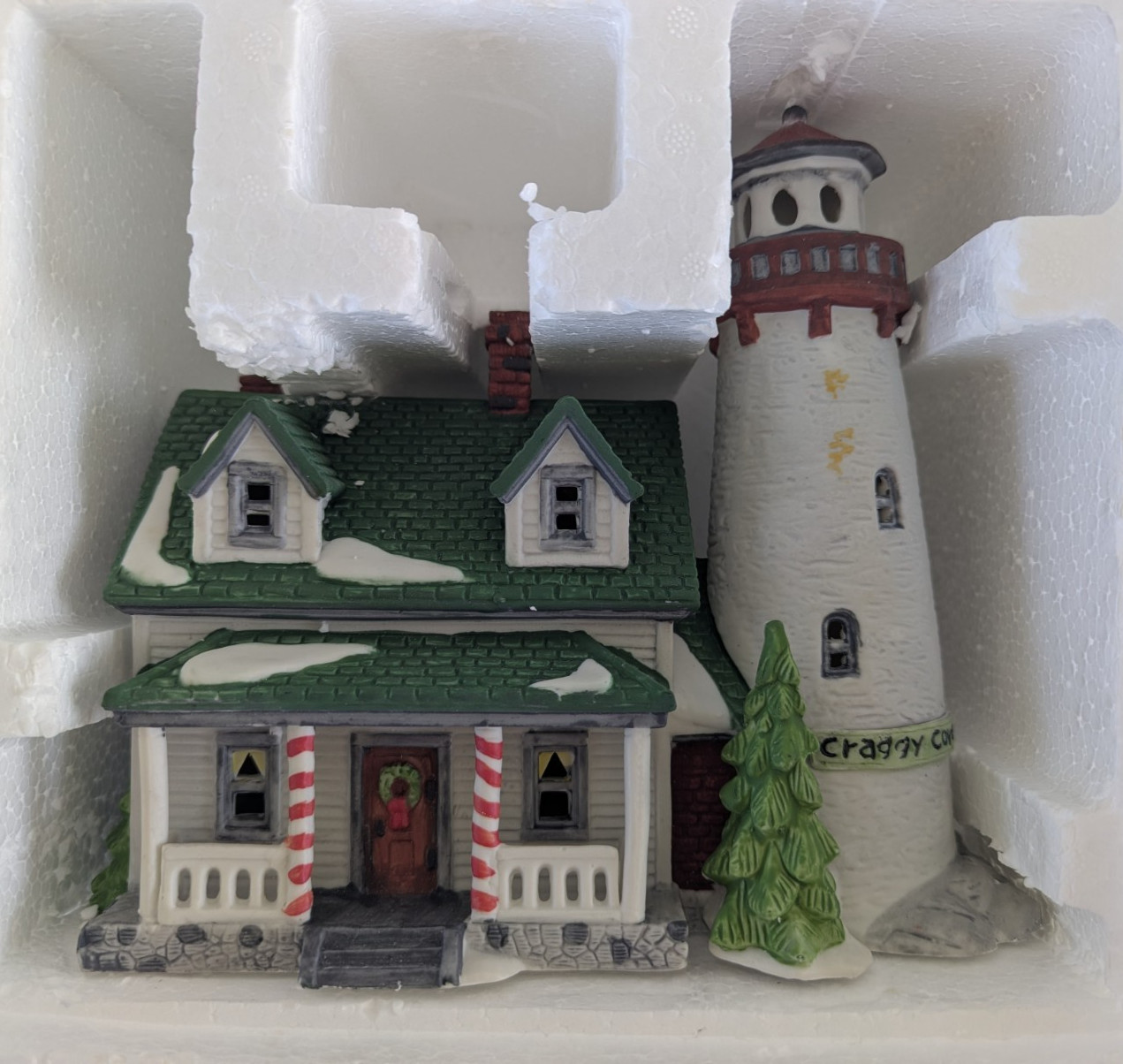 DEPT 56 “CRAGGY COVE LIGHTHOUSE” 1987 – 1st VERSION, 2 LIGHTS (not included)