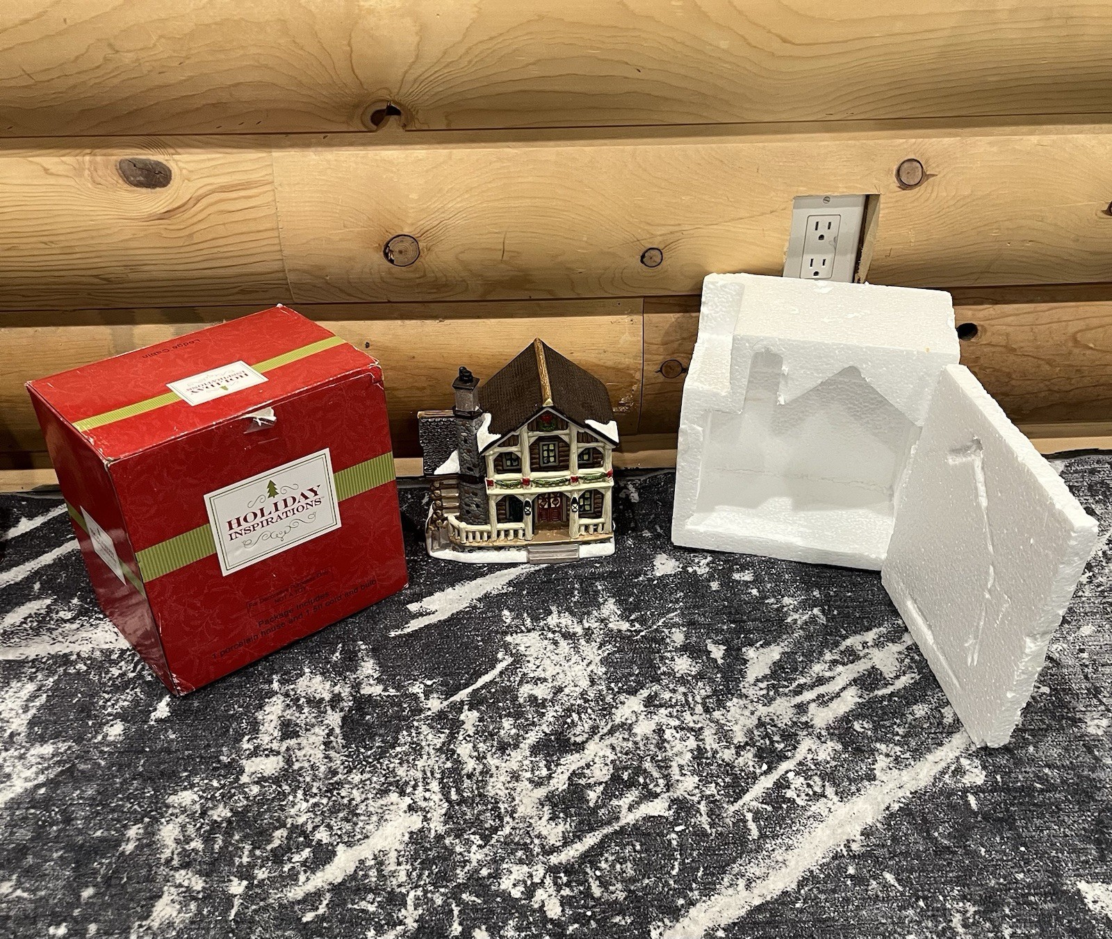 Holiday Inspirations Porcelain Lodge Cabin /w Box