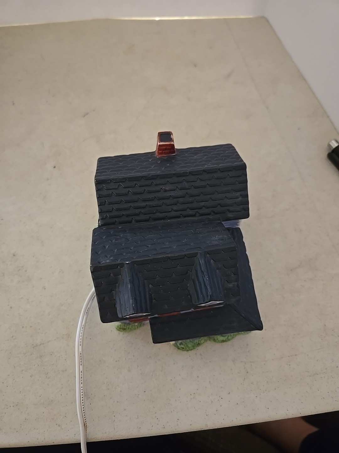 Ceramic Cottage With Light- 3.25 In Tall & 5 In Long. Works!