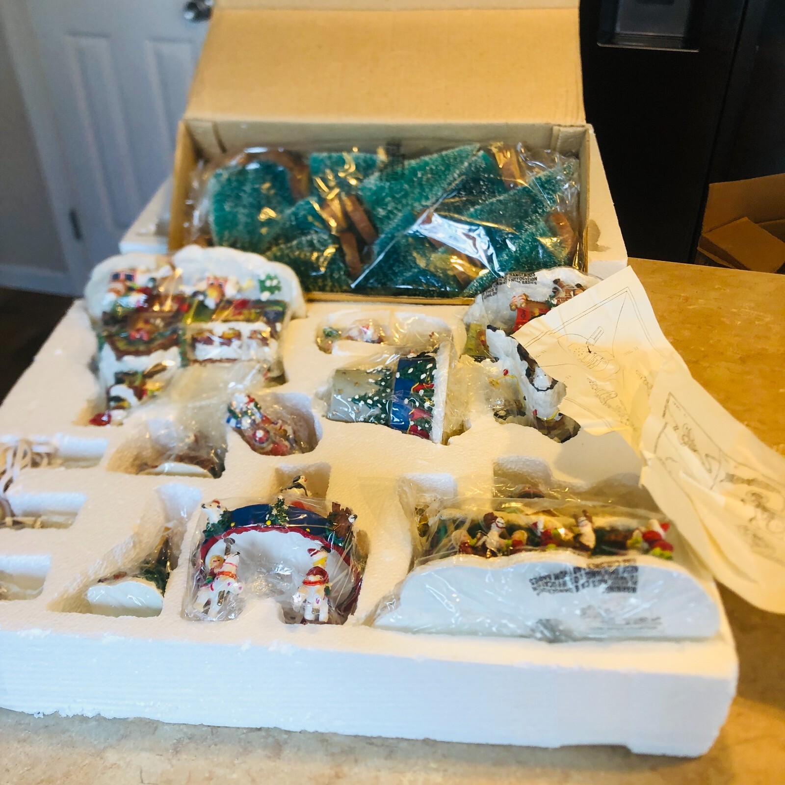 Christmas village World bazaars inc arctic circle collection w 3 light up houses