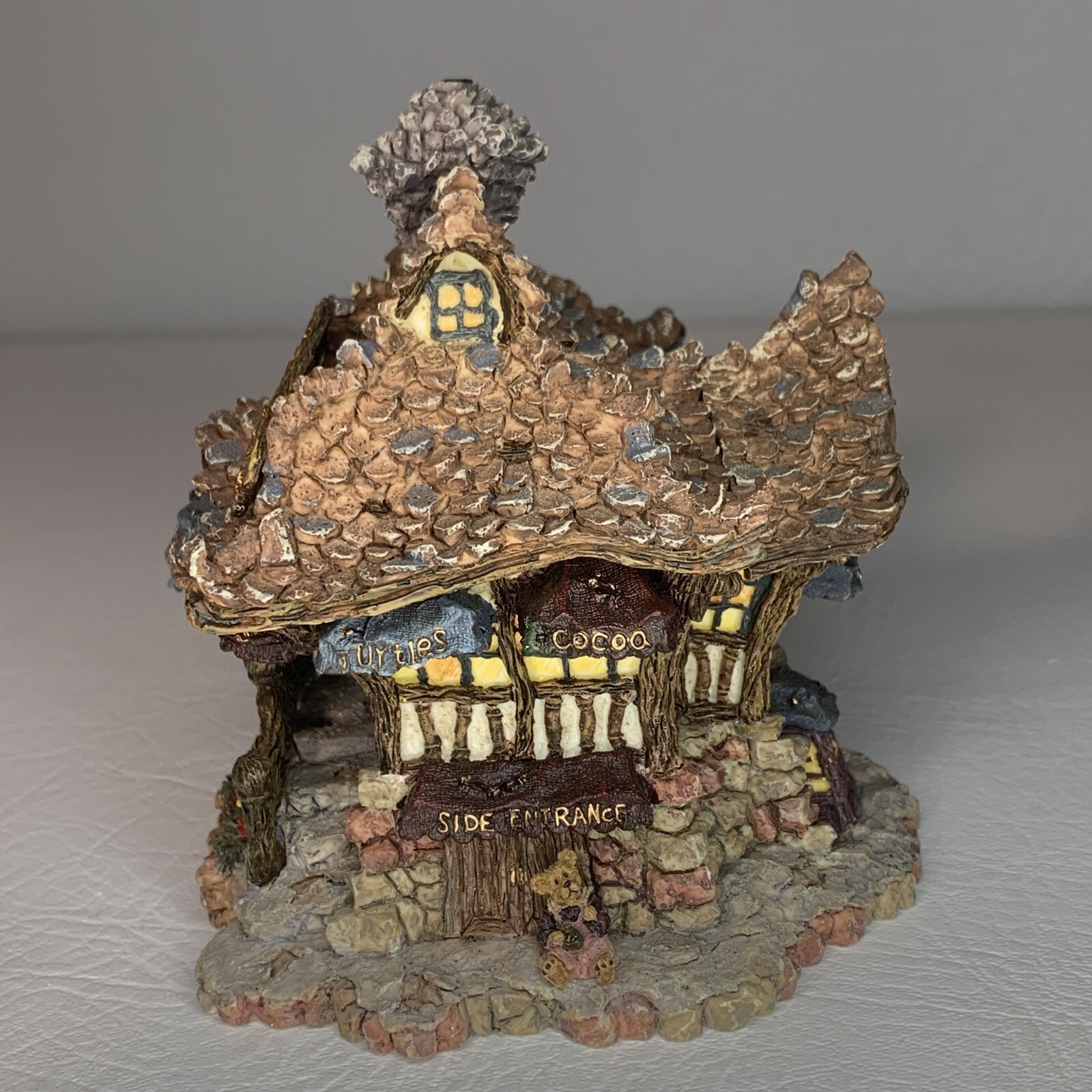 Boyd’s Town Cocoa’s House of Chocolate with pc #3E/2388 with box & certificate