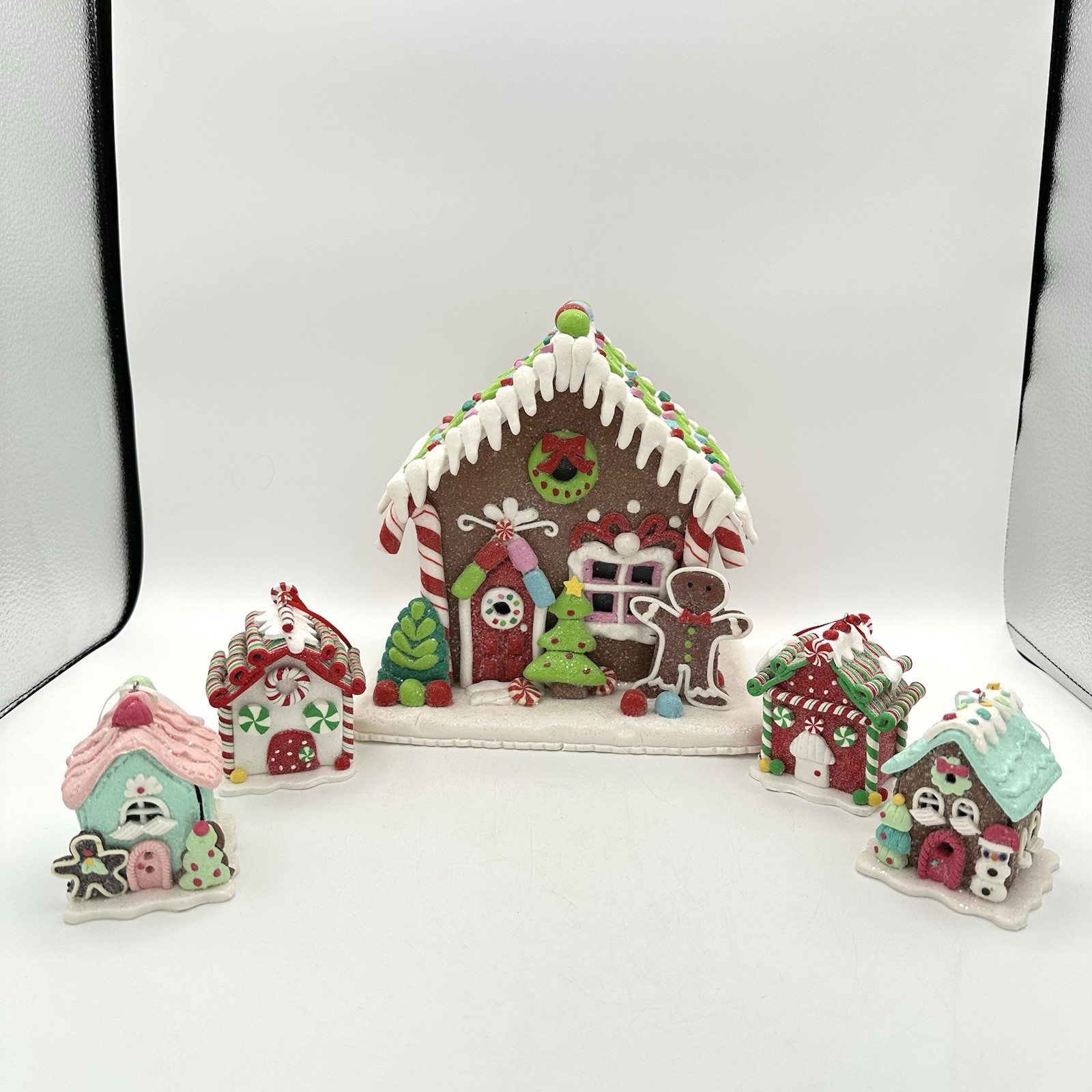 Light Up Gingerbread House With Four Small Ornaments Battery Operated 8X8X6 Inch