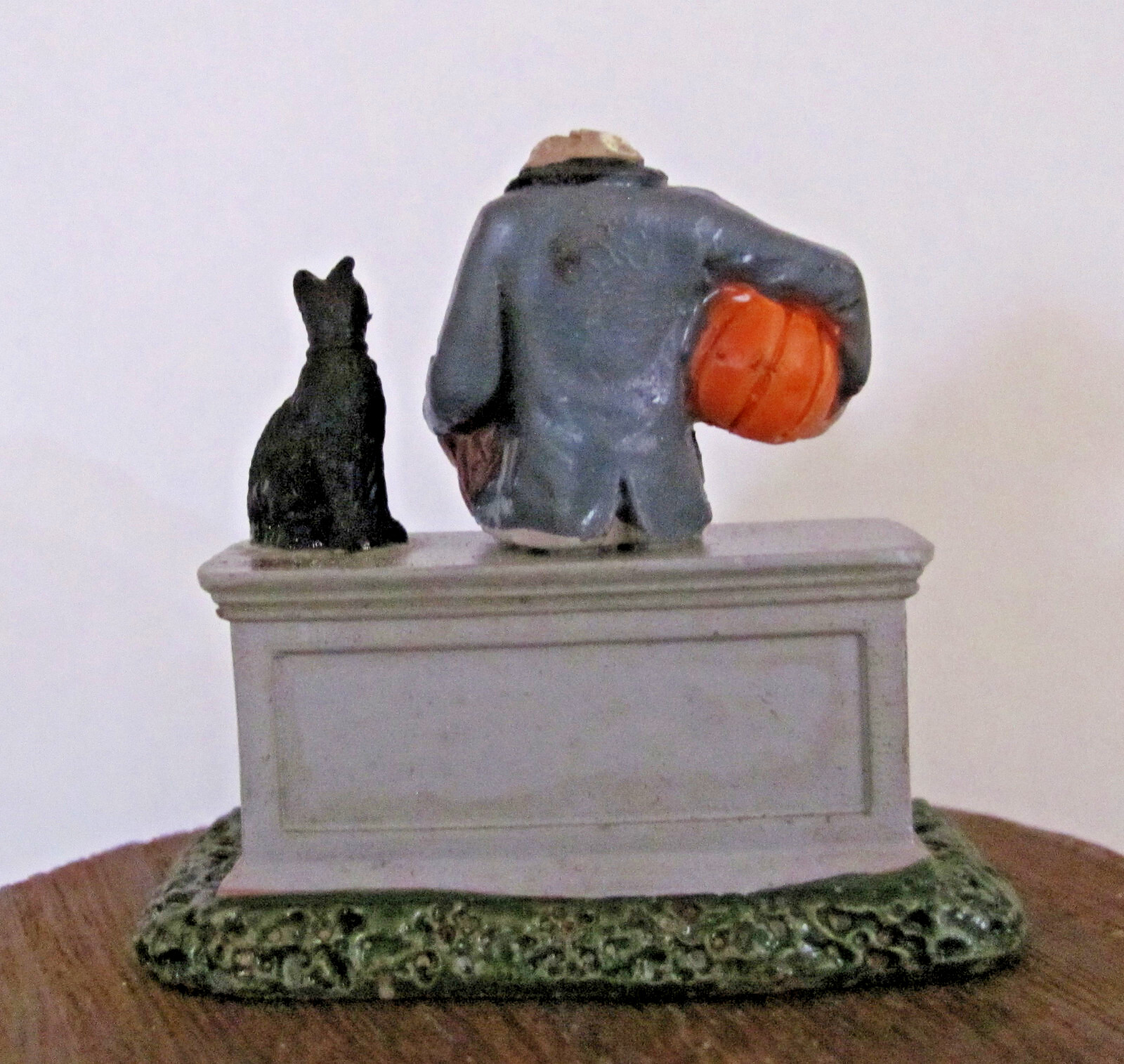 Lemax Spooky Town Figurine – Lost His Head #32195