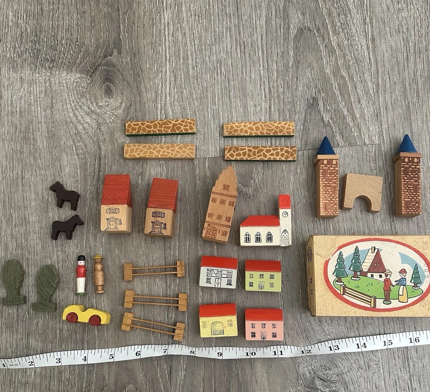 VTG Dregeno East Germany Erzgebirge Putz Wooden Village Miniature Lot Box Figure