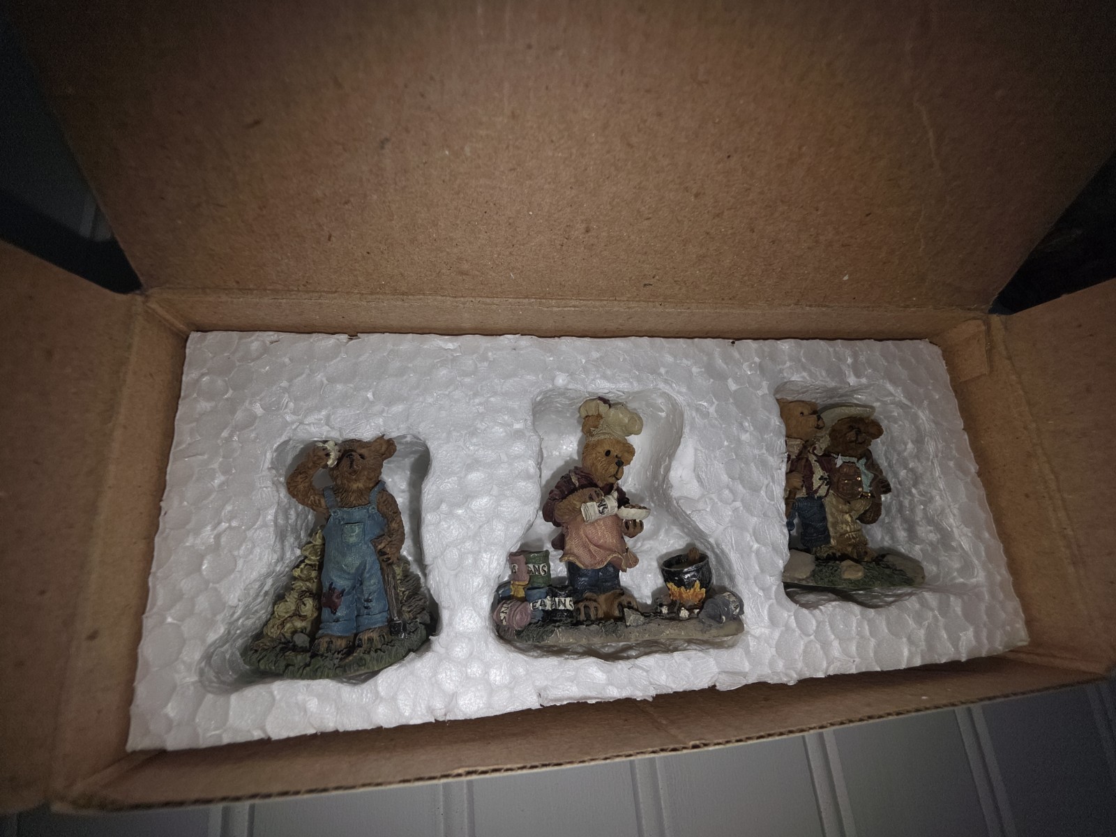 NEW-Boyds Bearly Built Villages – Boyd’s Town “Chapel In The Woods” 2000 #17325