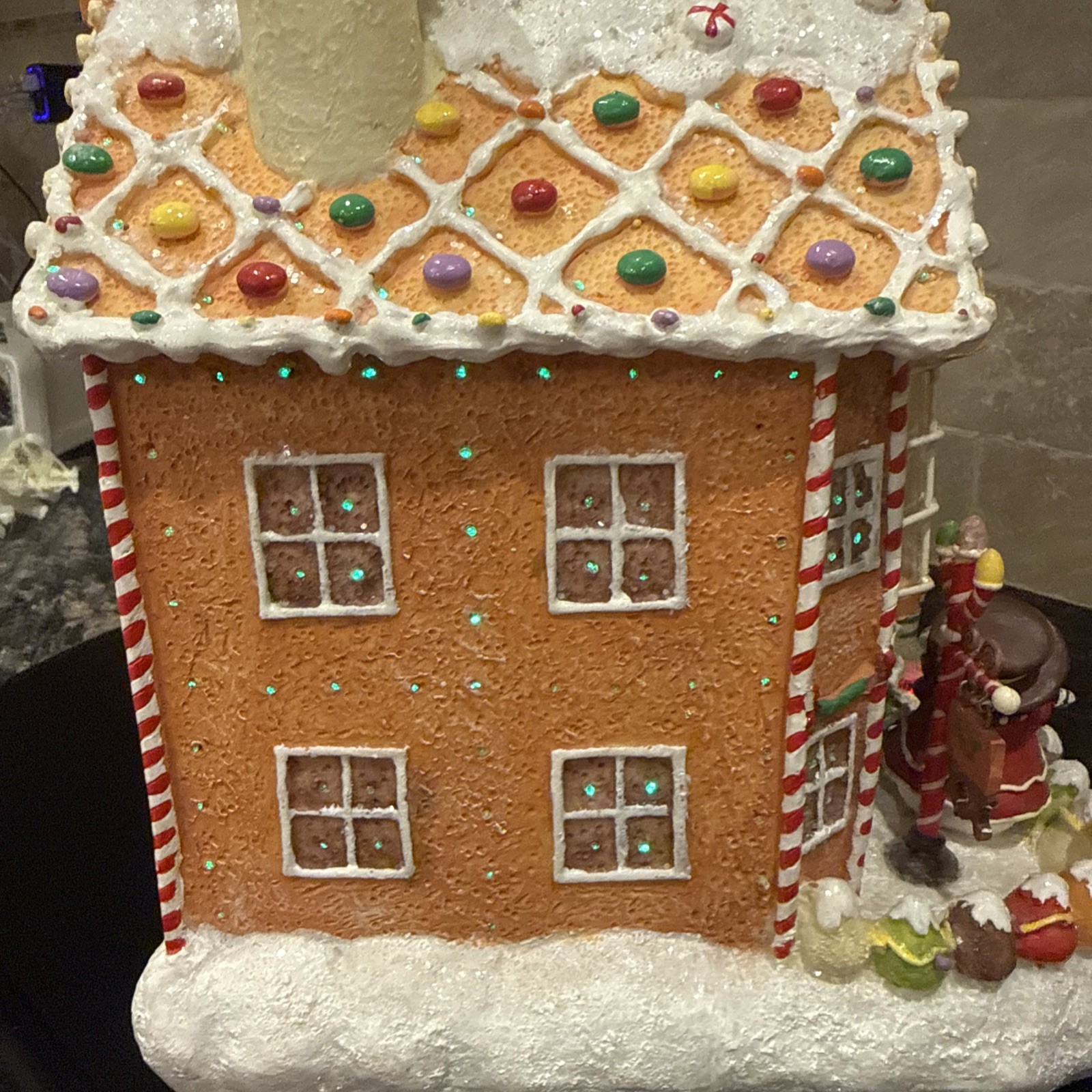 2005 Holiday Collection 10” Fiber Optic Lighted Gingerbread House AA Battery