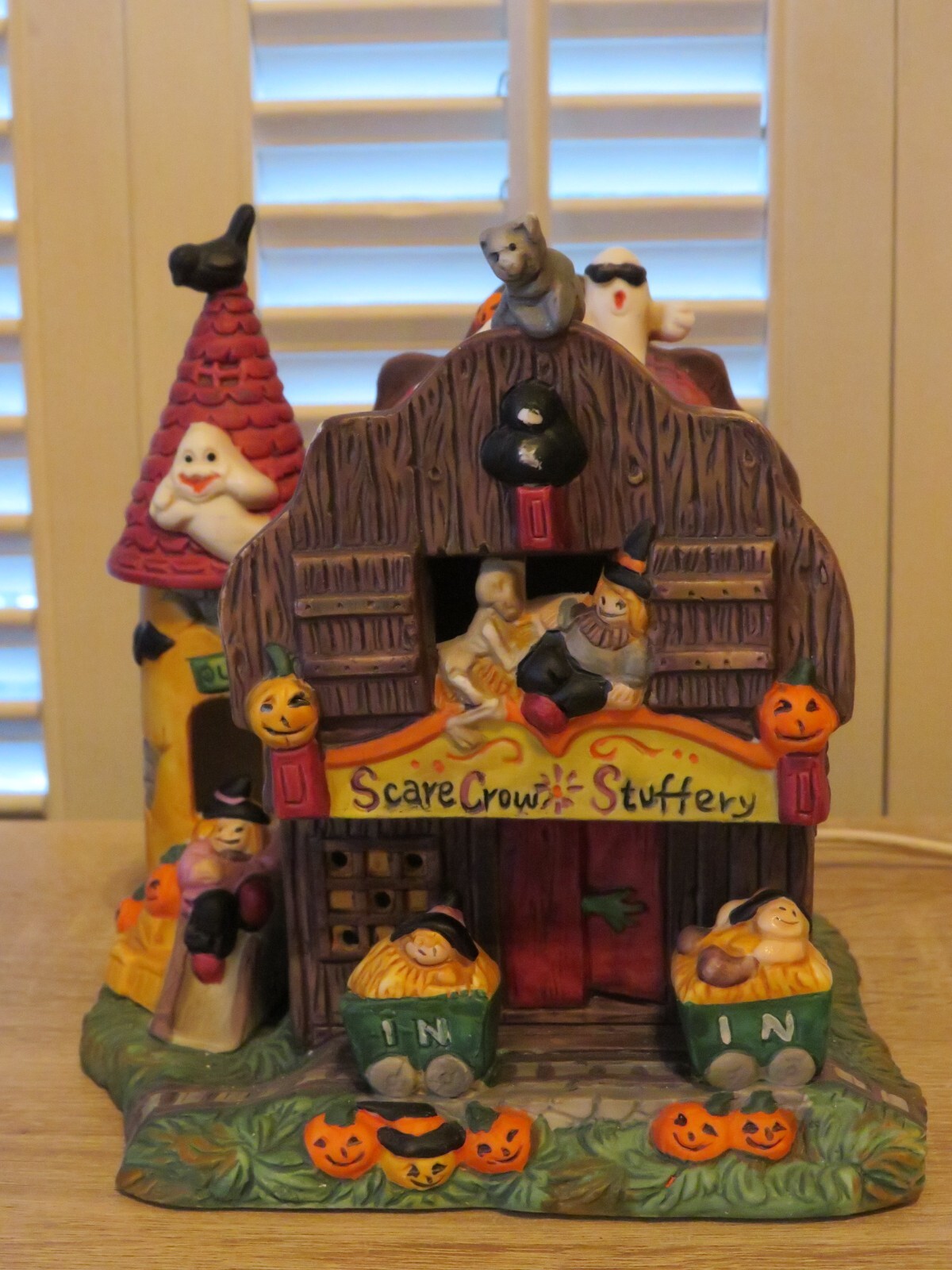 Retired Spooky Hollow SCARECROW STUFFERY Barn Halloween Lighted Village House