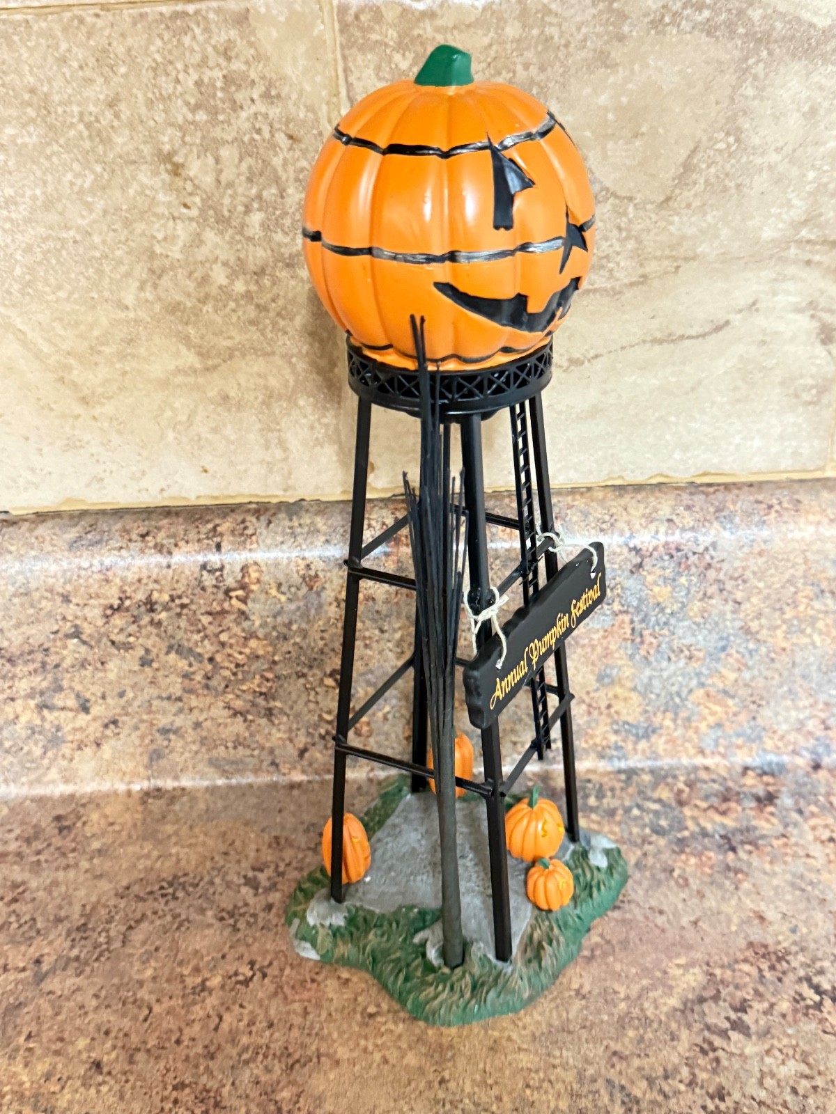 DEPARTMENT 56 HALLOWEEN WATER TOWER 56.53223 JDL