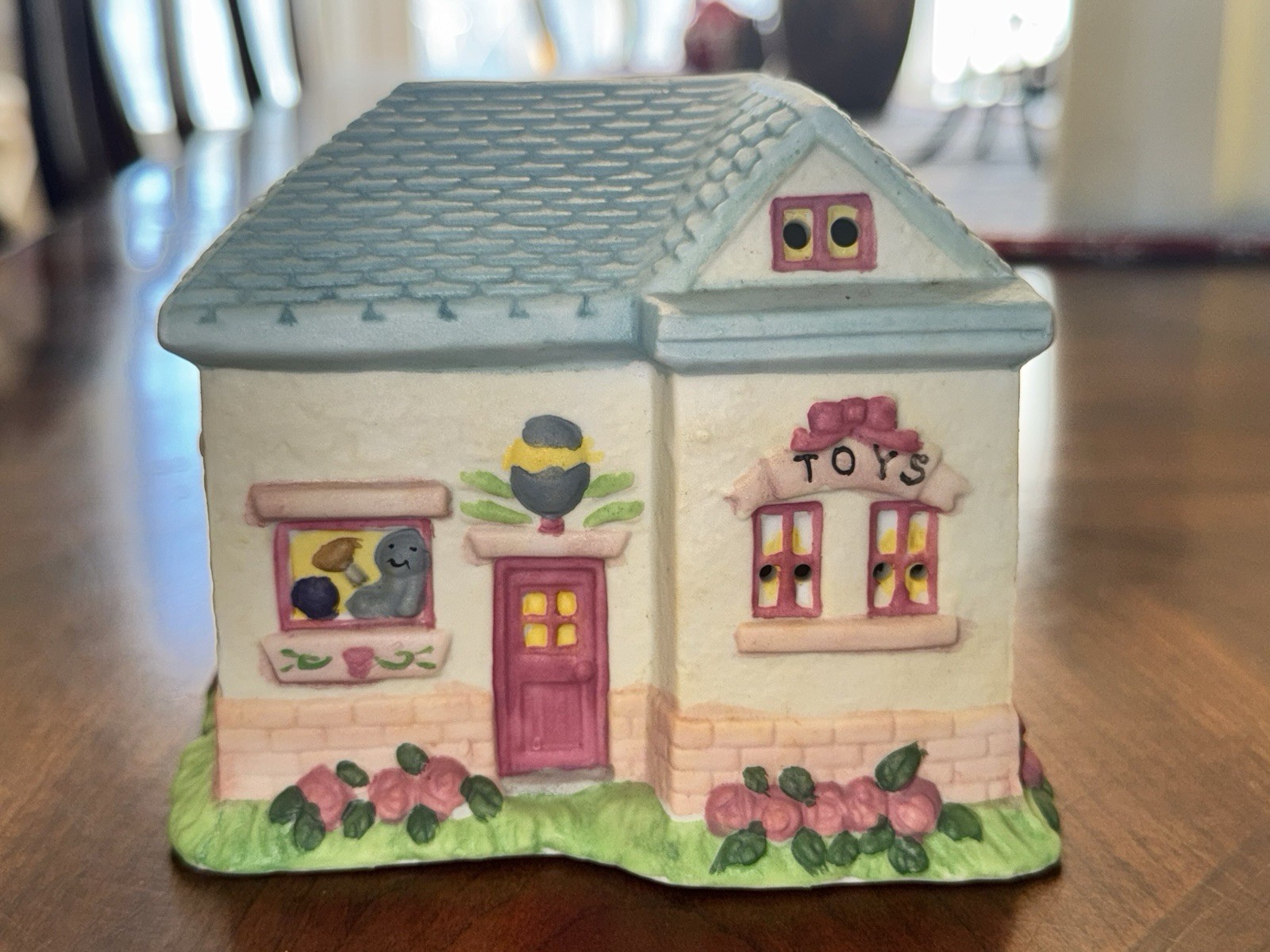 Vintage Yi Cheing Ceramic Figurine House (1993)