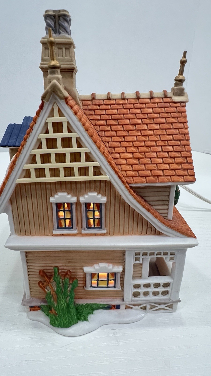 Dept 56 New England Village “Bobwhite Cottage” 56576 Retired 1996 Excellent !