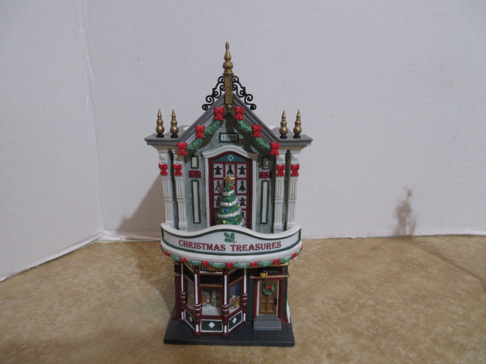 Dept. 56 Christmas In The City 2004 Christmas Treasures #58240 Anywhere Lighting