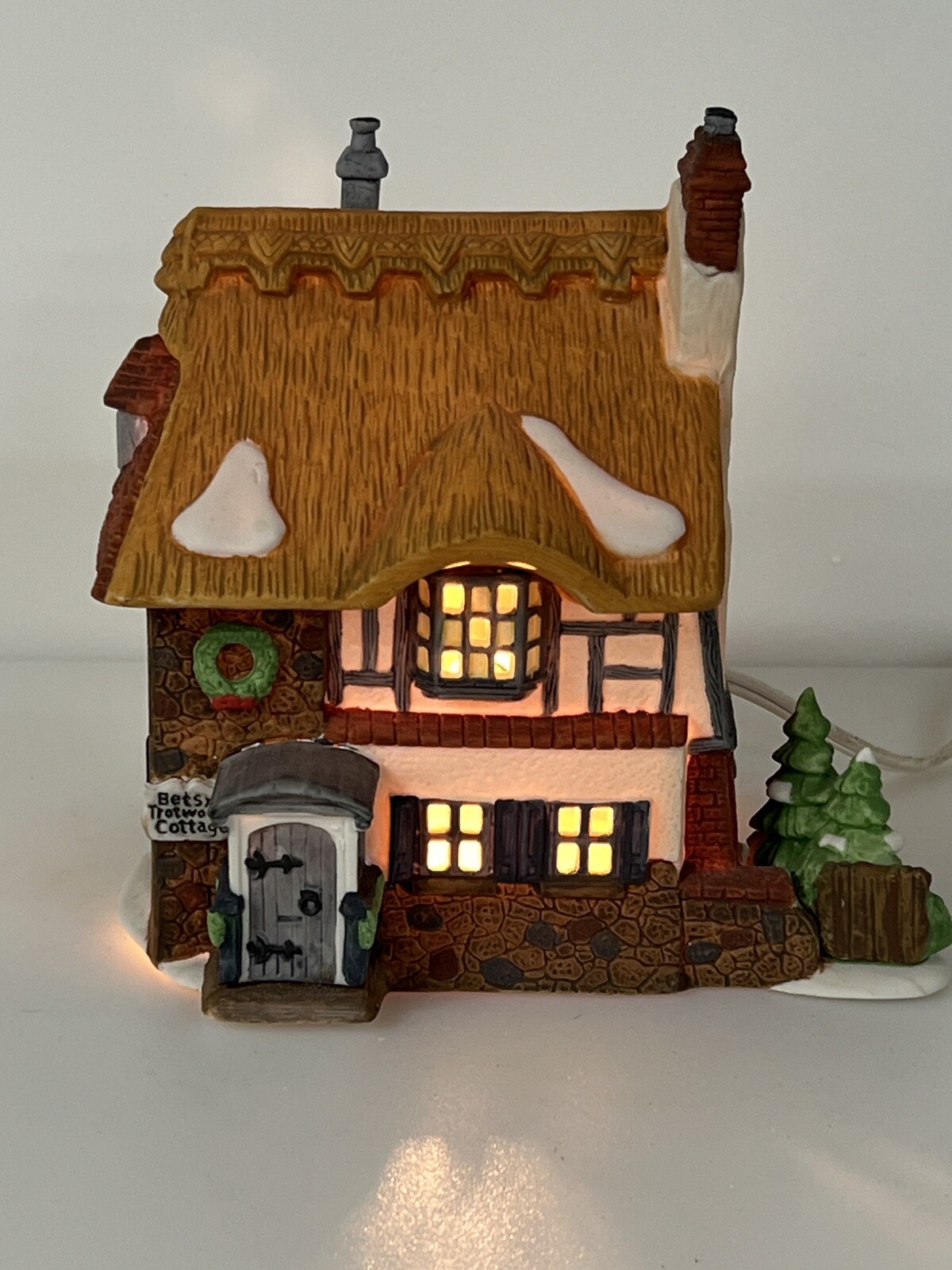 Dept 56 Betsy Trotwood’s Cottage Dickens Village Series 1989 With Light