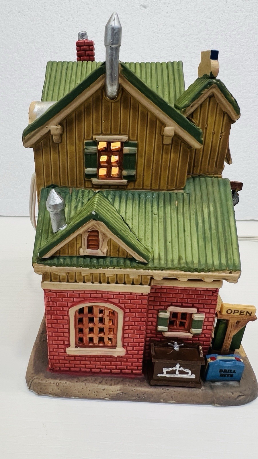 Lemax “ Quality Woodworks Fine Furniture & Cabinets” 35528 Retired 2013 NEW !