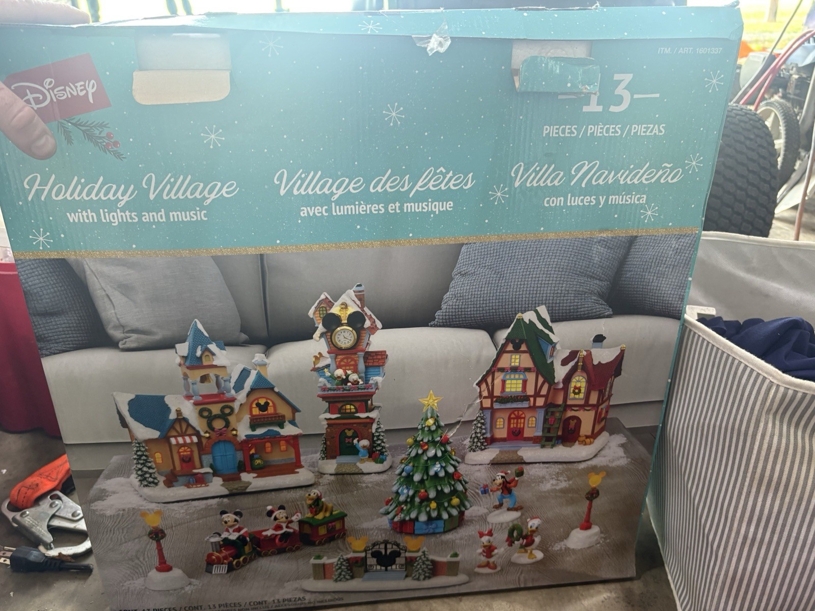 Disney Holiday Village 13-Piece Set Lights & Music Mickey Minnie Goofy 2018