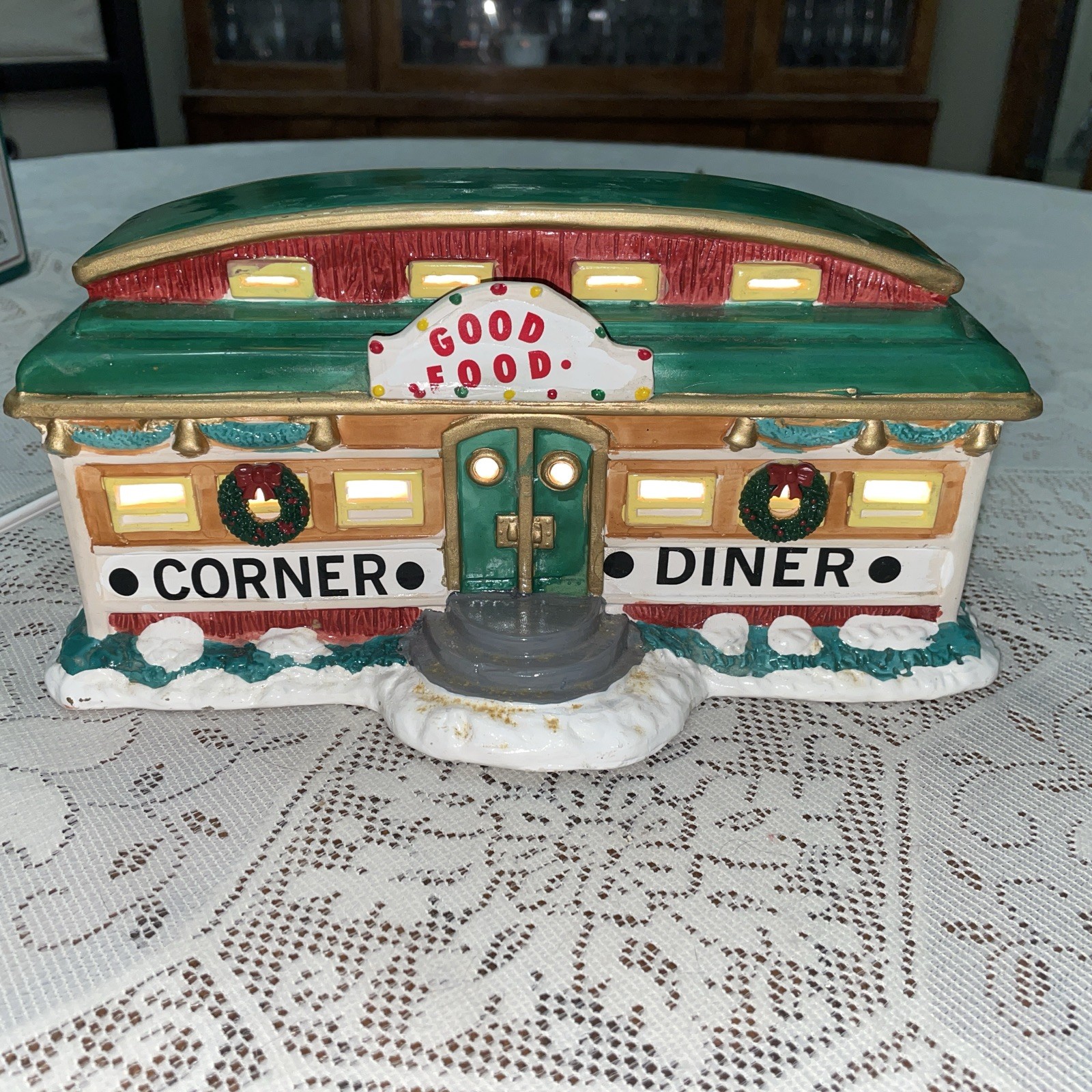 Vintage Christmas Valley Corner Dinner Light Up Ceramic Village 1992.