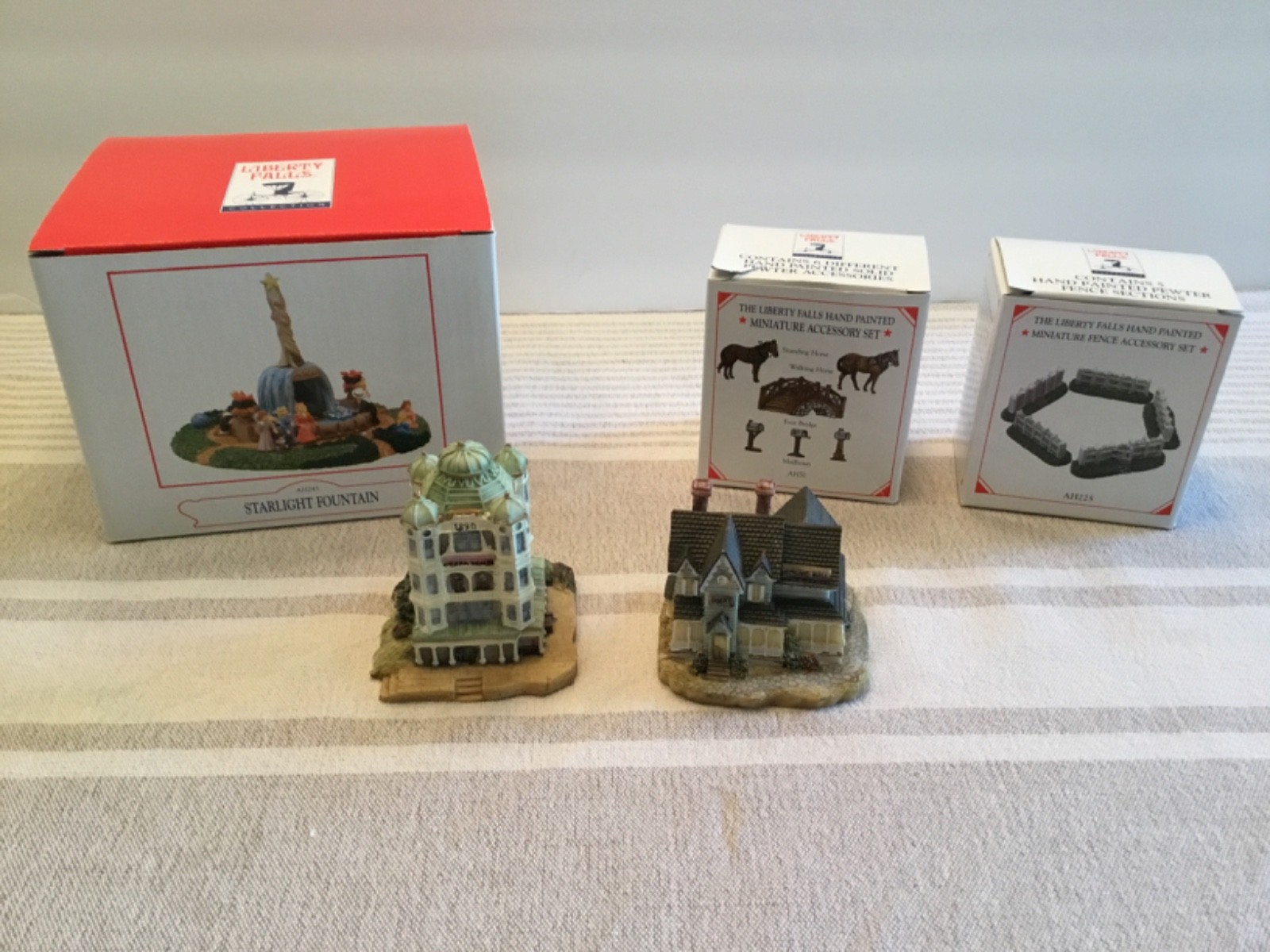 Liberty Falls Americana – Two Buildings, Fountain and two Pewter Collections