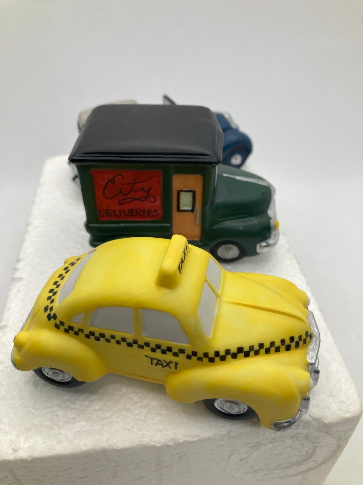 Dept 56 Heritage village Accessory # 59641 “Automobiles” set of 3 Retired