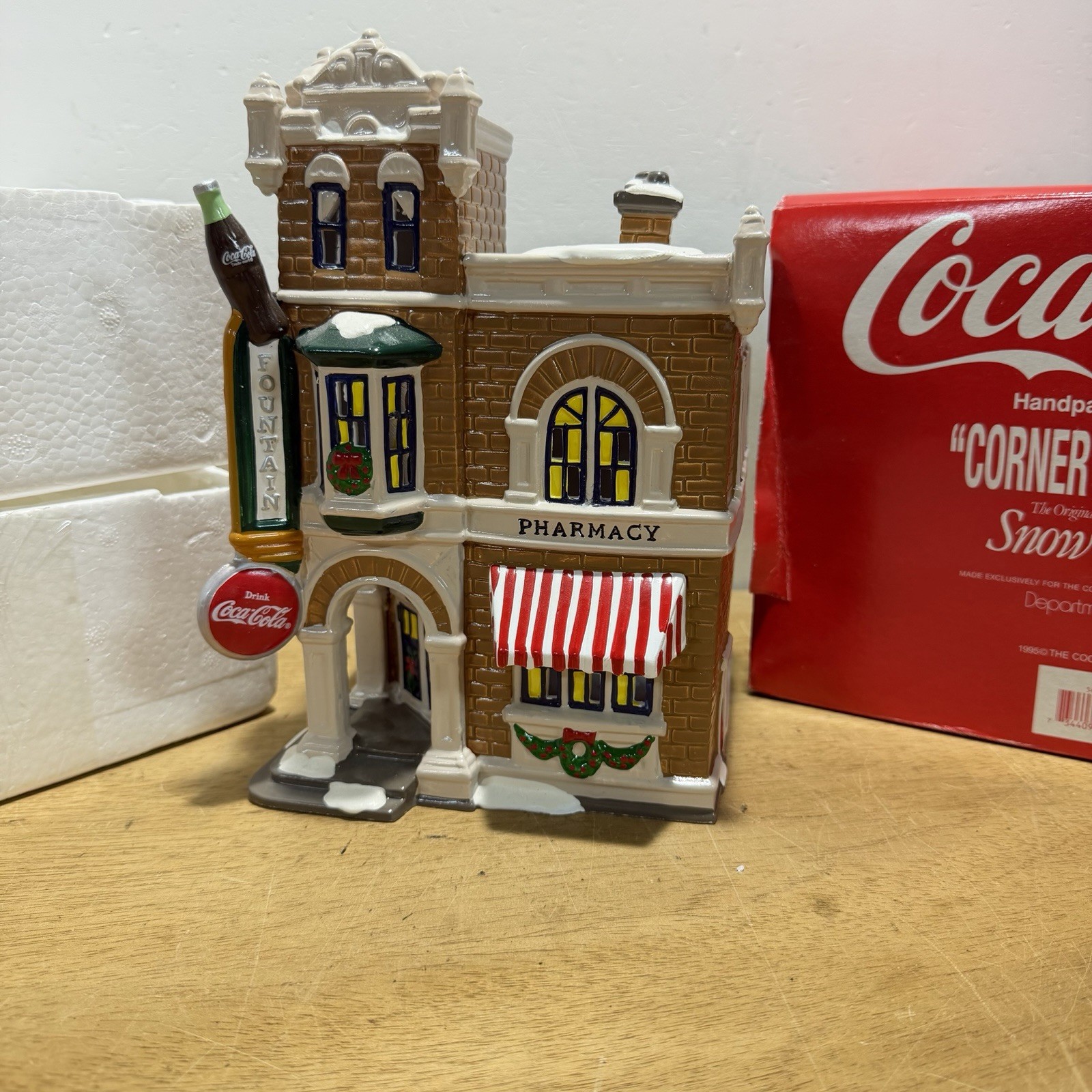 Dept 56 Snow Village Coca Cola Brand Corner Drugstore #54844 in Original Box