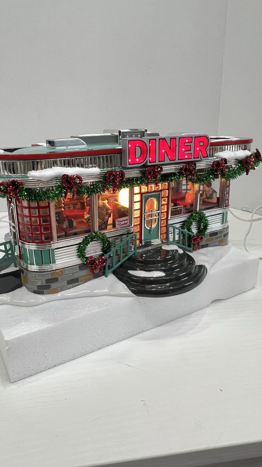 Dept 56 Snow Village “Shelly’s Diner” 55008 Retired 1999 With Sign Excellent !