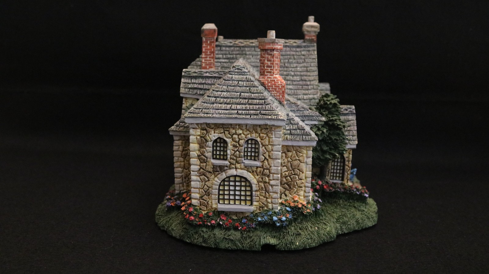 Thomas Kinkade Hawthorne Seaside Village “Spring Gate Manor” w COA & Light Kit