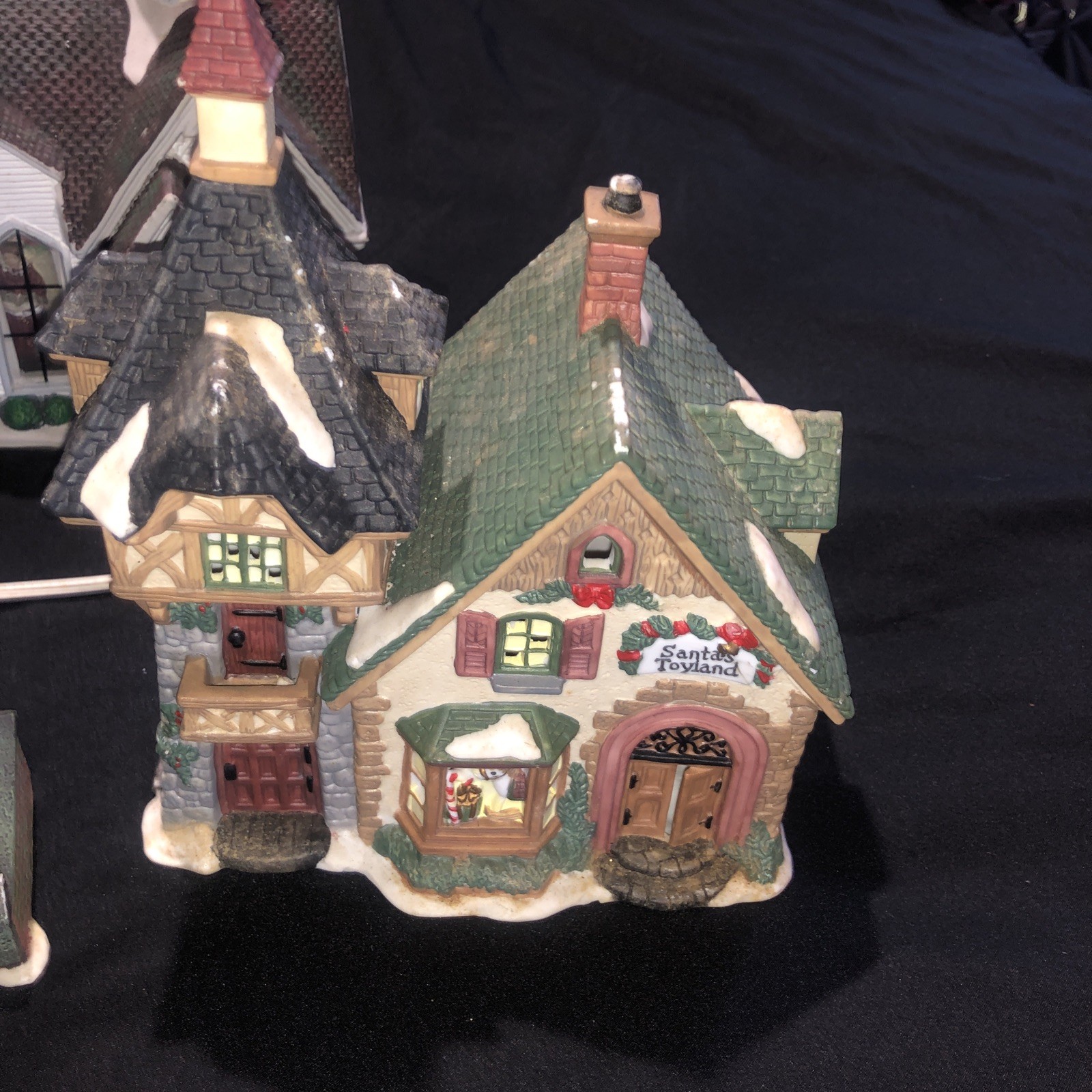 Lighted Christmas Village Lot 5, Ceramic, Candy Canes Church Santa’s Toys Bakery