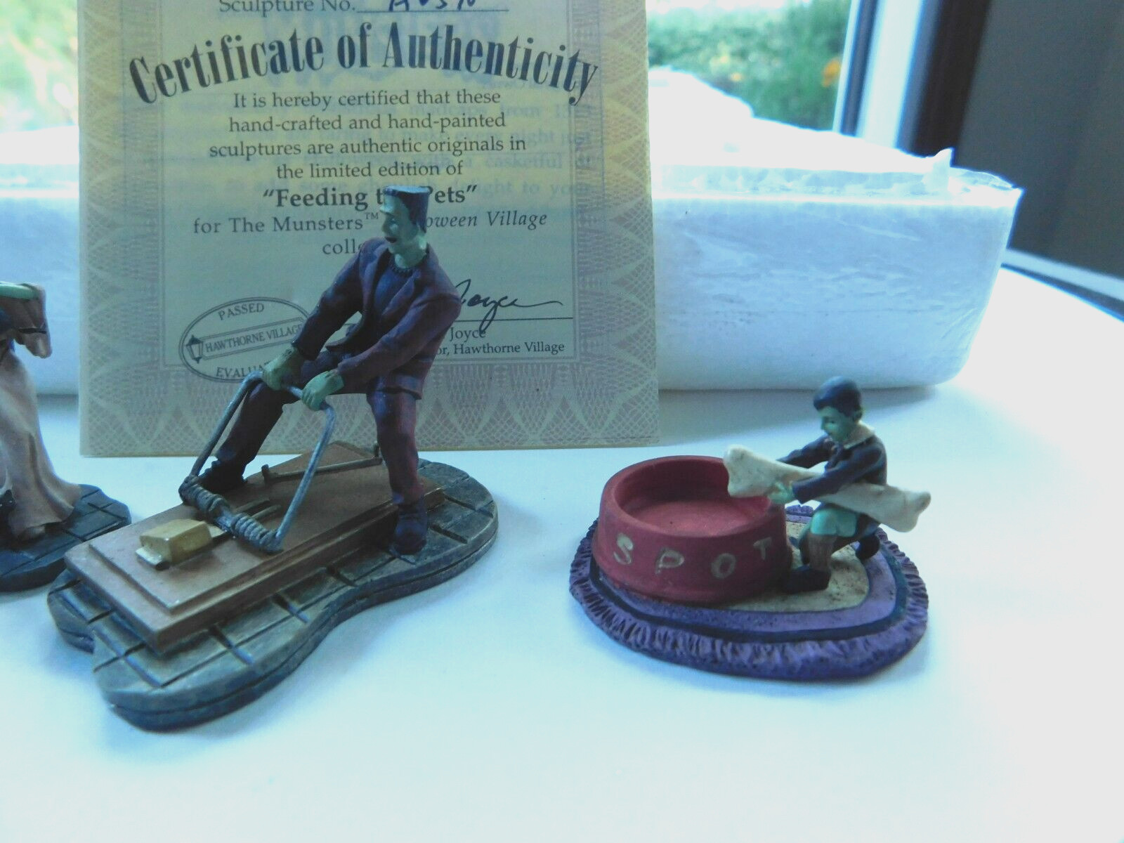 Hawthorne Village The Munsters “FEEDING THE PETS” Accessory Set with COA