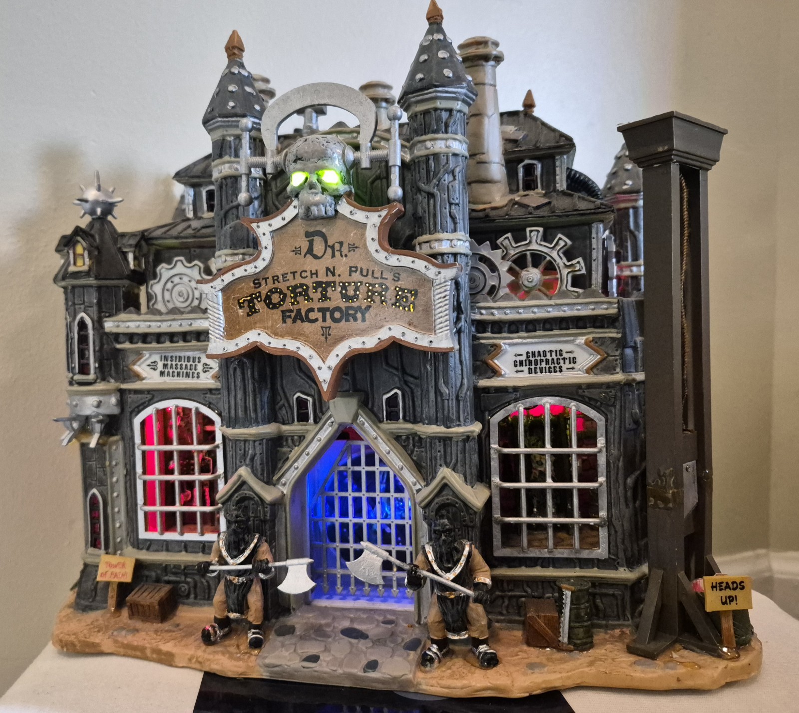 Lemax Spooky Town Dr. Stretch N. Pull’s Torture Factory Rare Guillotine Works!