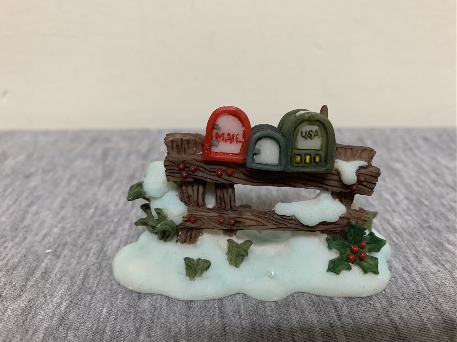Vintage 2003 Santa’s Workbench Mailboxes Christmas Village Figurine