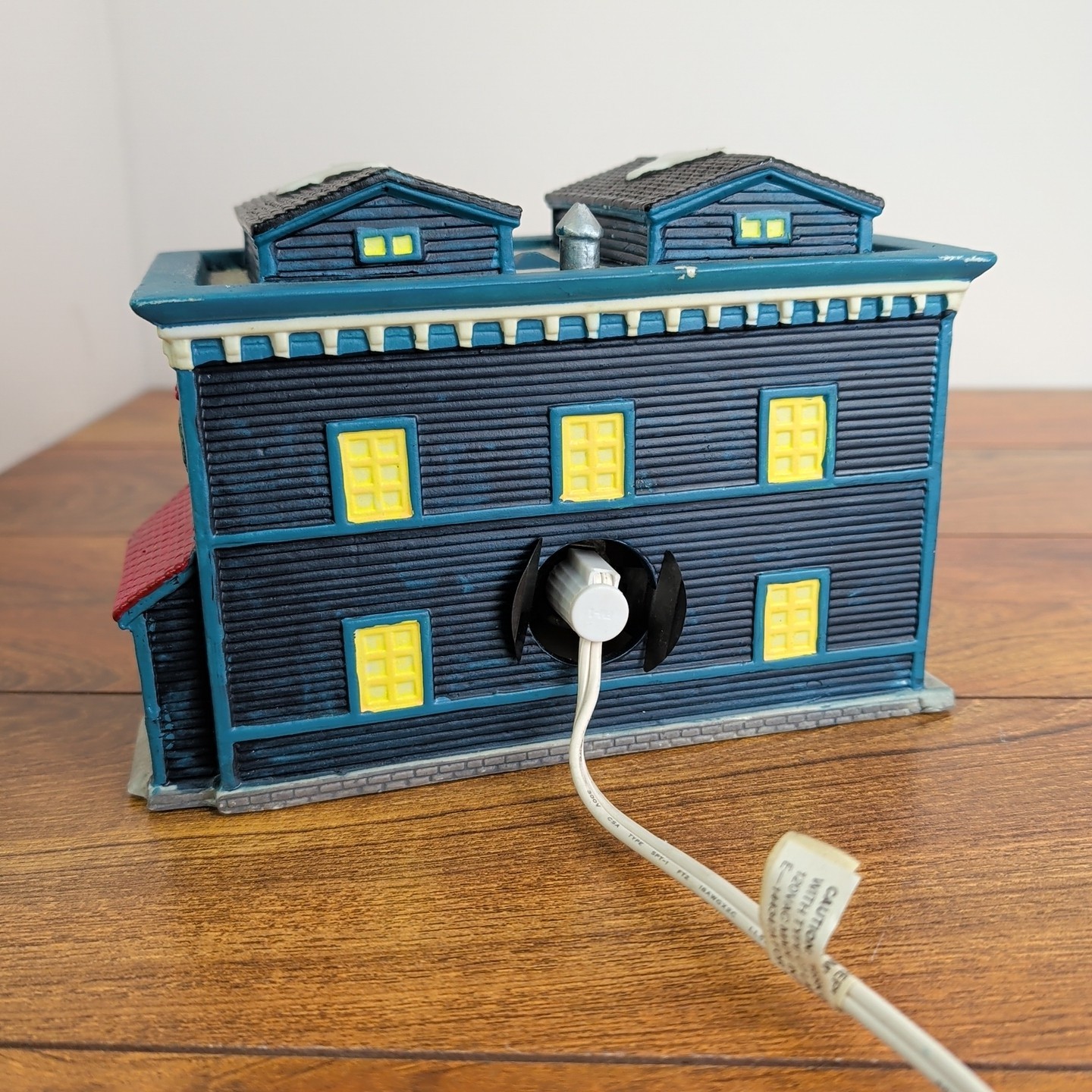 Lemax Village Collection Mr C’s Paint & Hardware Light up, Jukebox Junction 1998