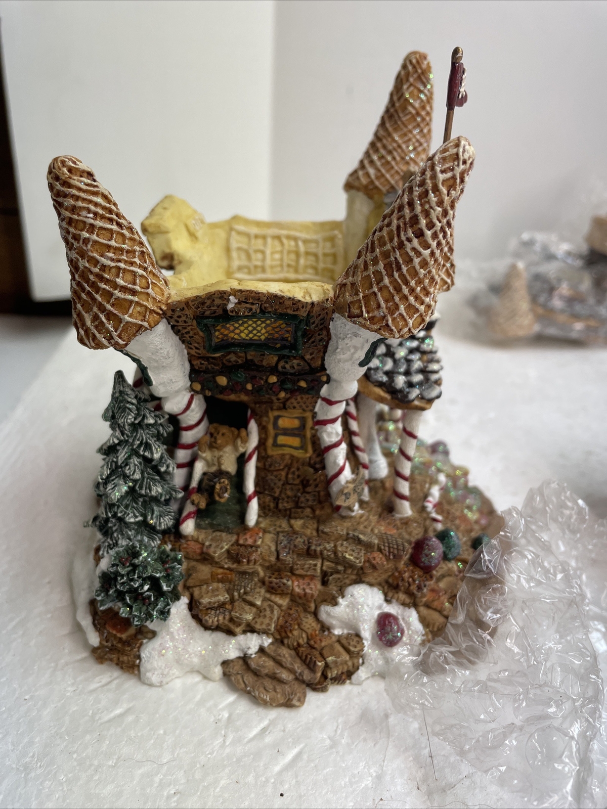 The Boyd’s Town Kringle’s Retreat # 99755V 2000 NO COA