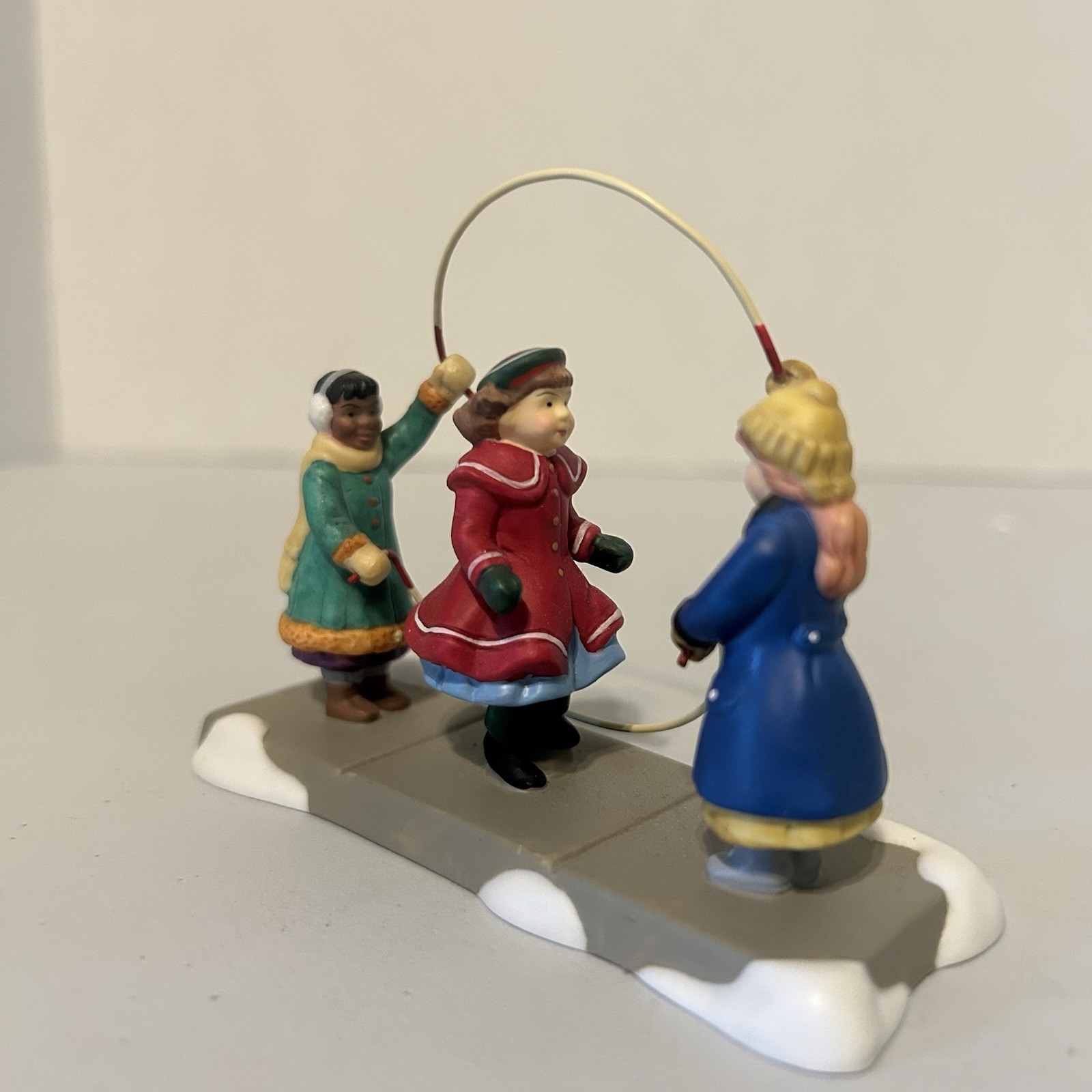 Dept 56 Christmas In The City ALL IN TOGETHER GIRLS 58960 Figurine