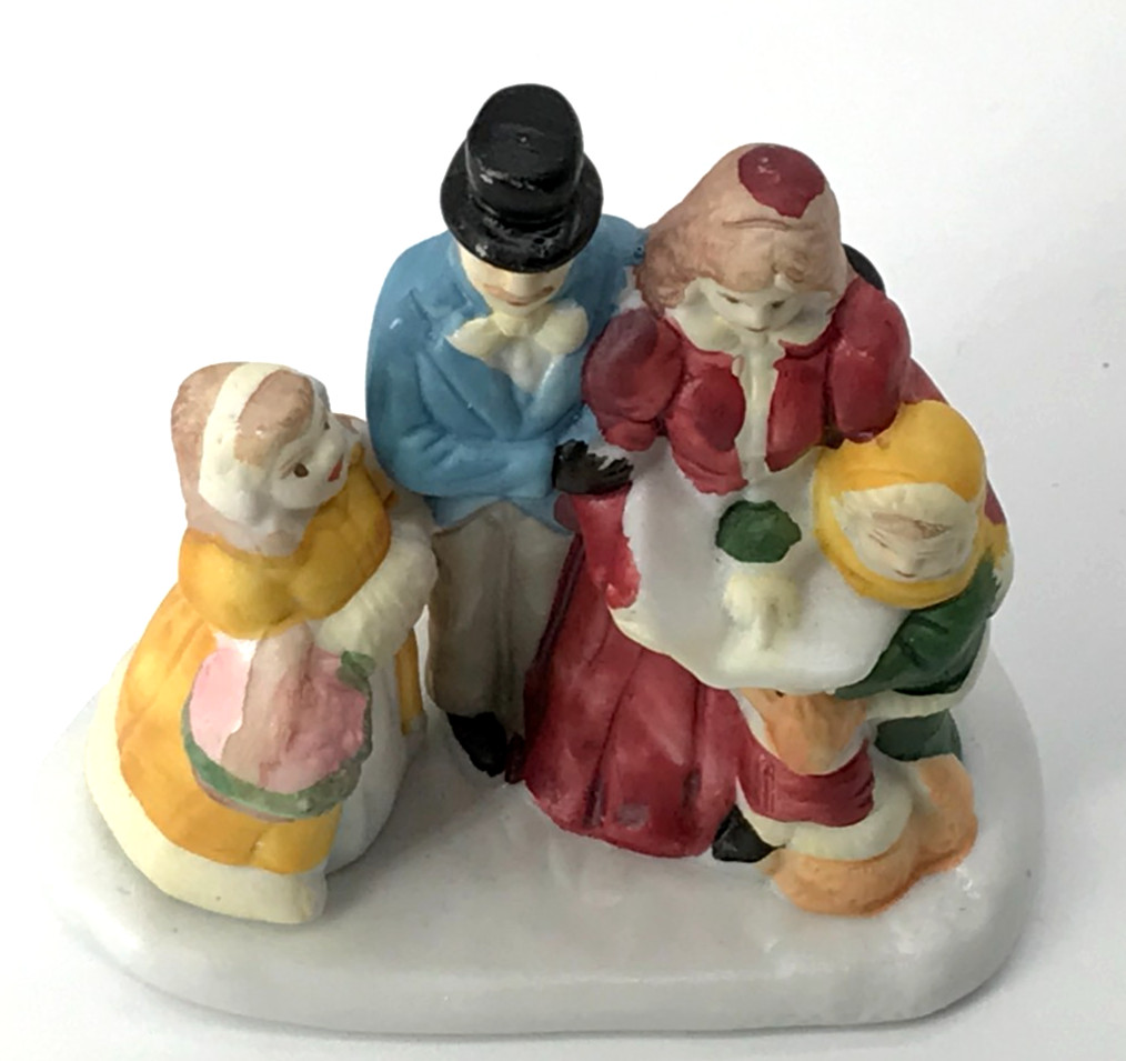 Ceramic Porcelain Christmas Village Carolers and Dog 3″ Long Taiwan